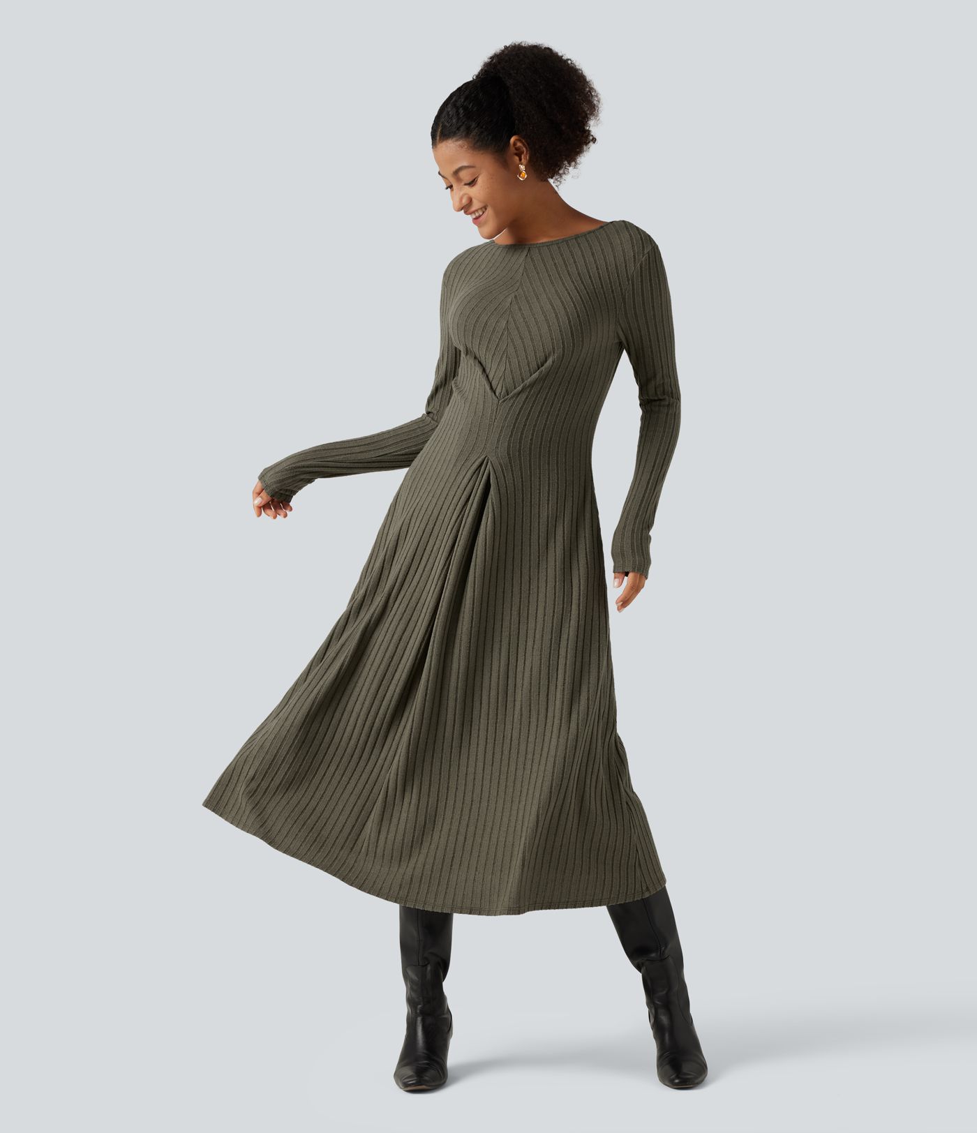 Robe midi en maille côtelée à encolure bateau, manches longues, dos en V et coupe trapèze