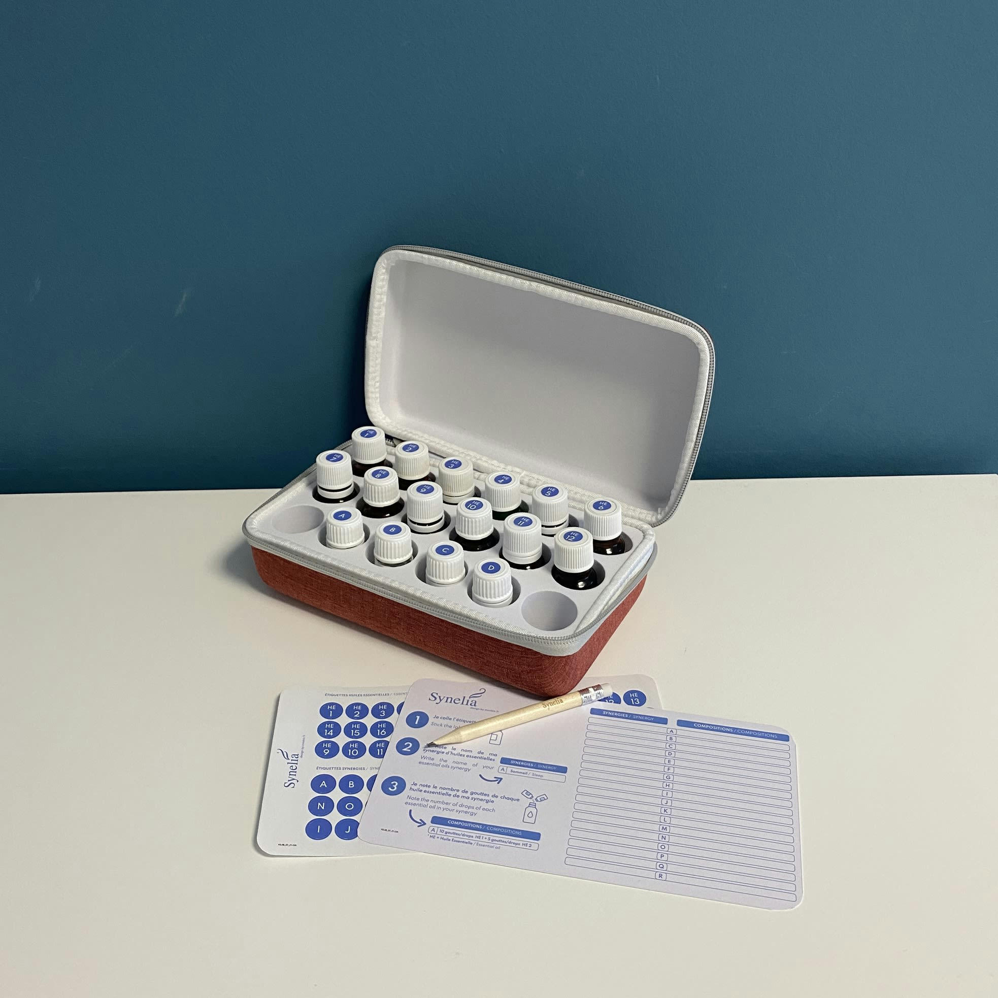SYNELIA - Trousse rouge pour 18 huiles essentielles