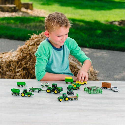 John Deere Vehicle Farm Playset - 20 Piece Set 5y