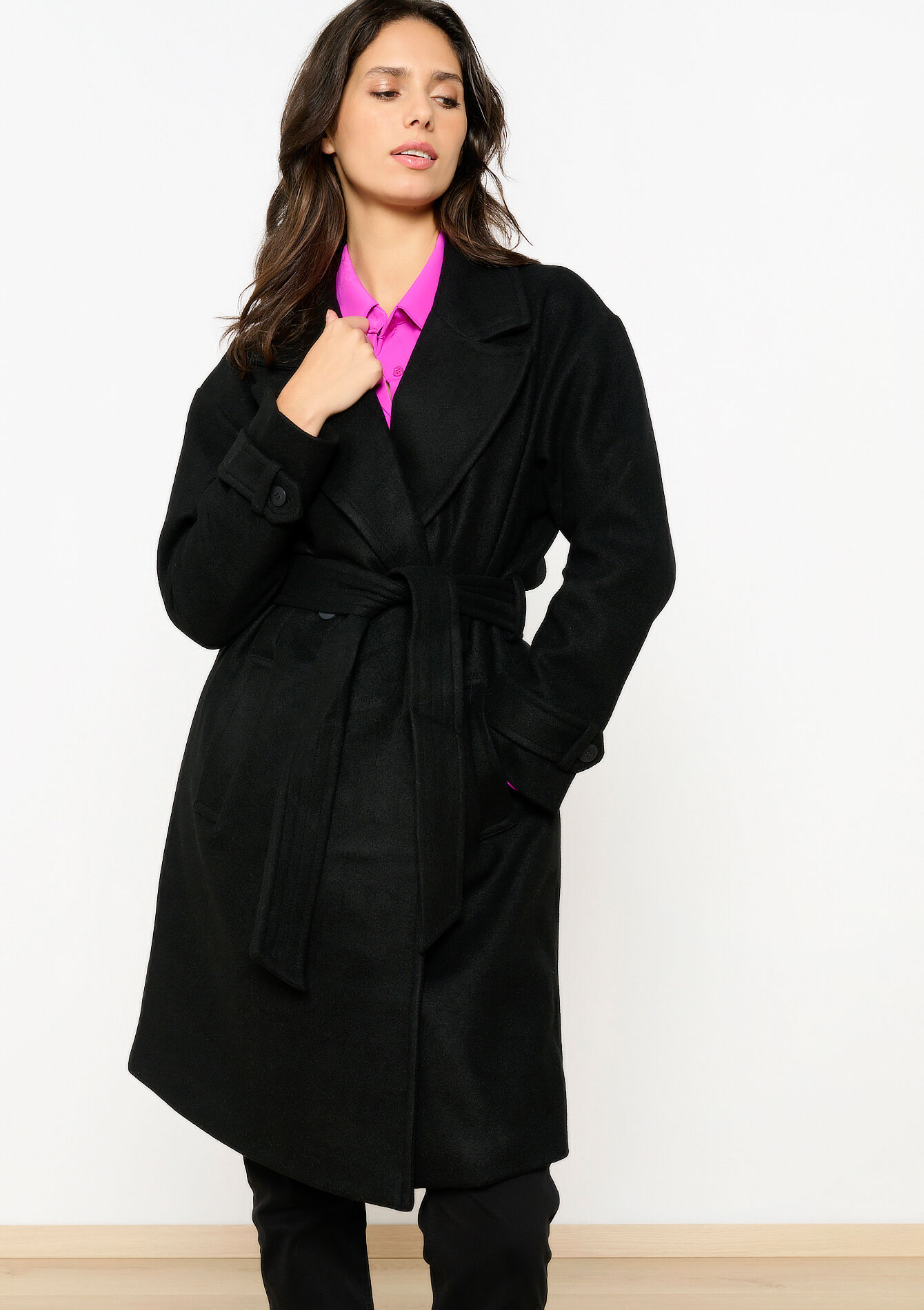 Halflange jas met riem