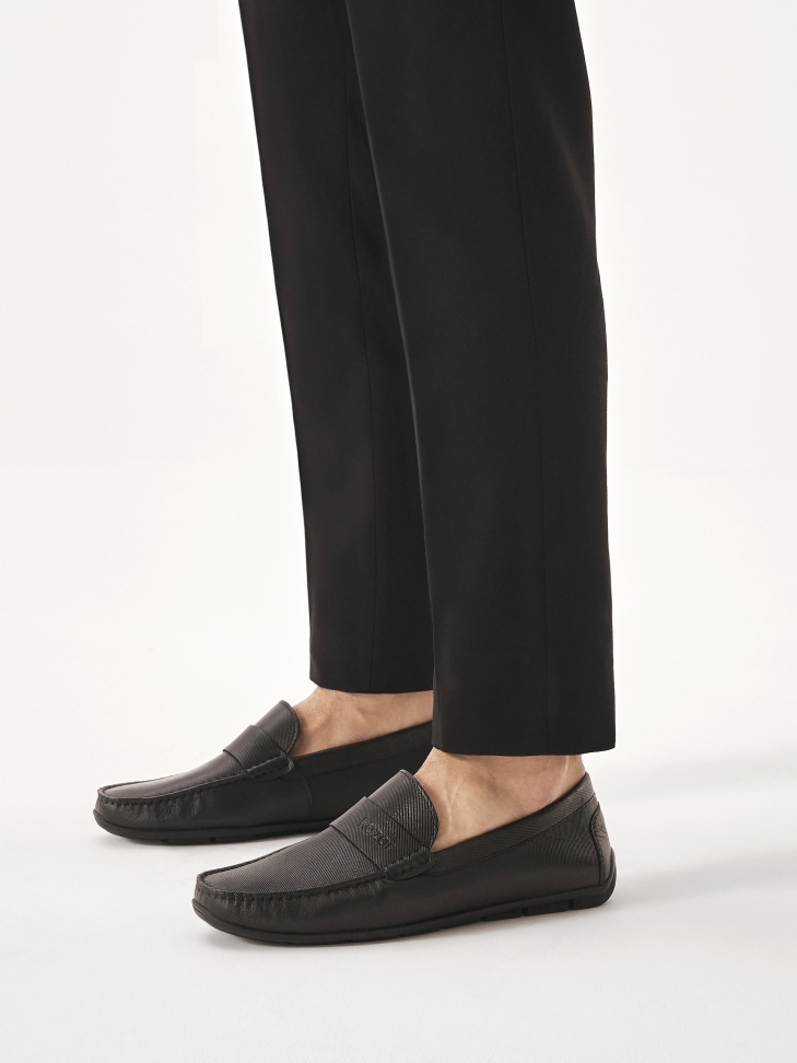 Men’s chic black moccasins with embossed pattern