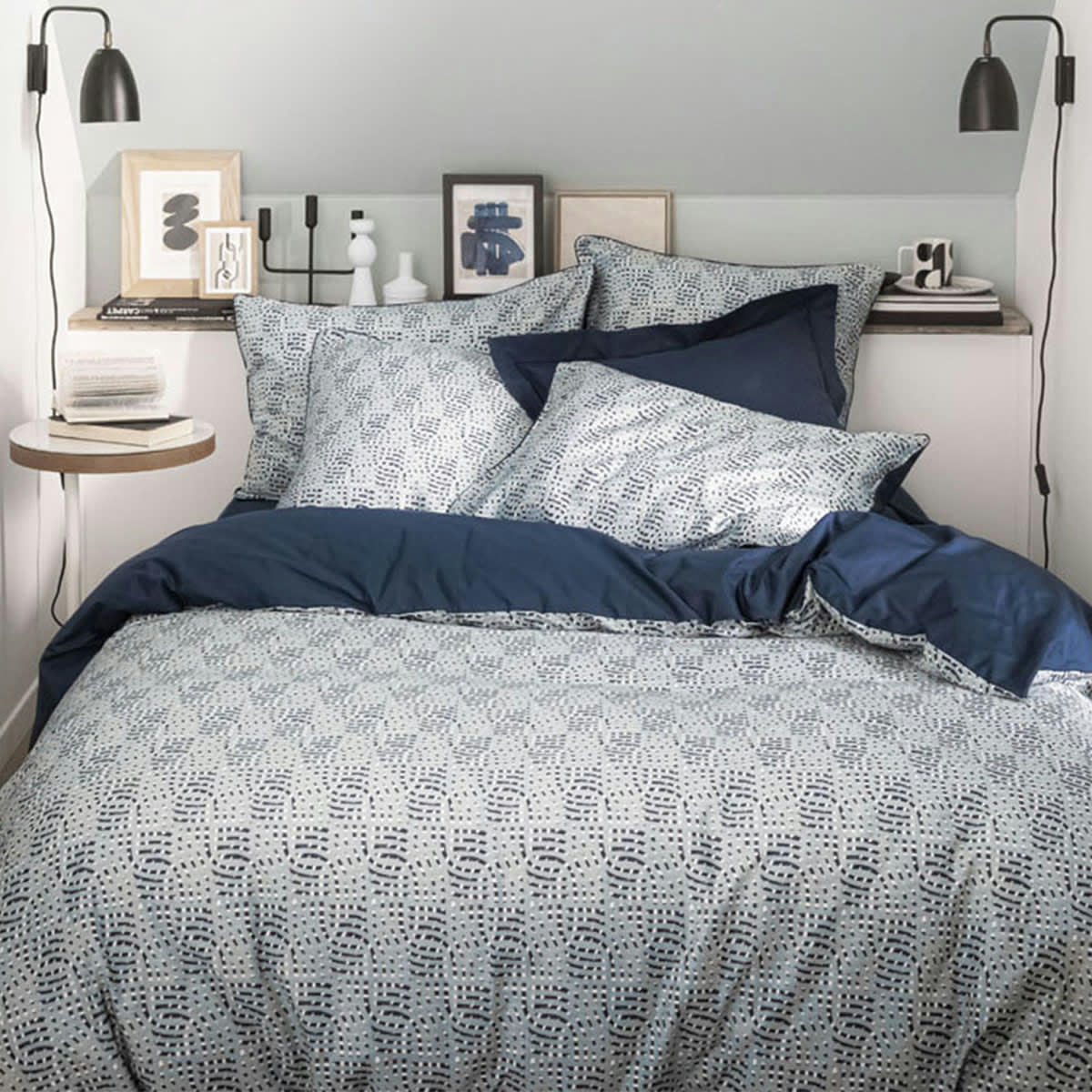 UTOPIA - Taie d'oreiller en satin de coton bleu 65x65