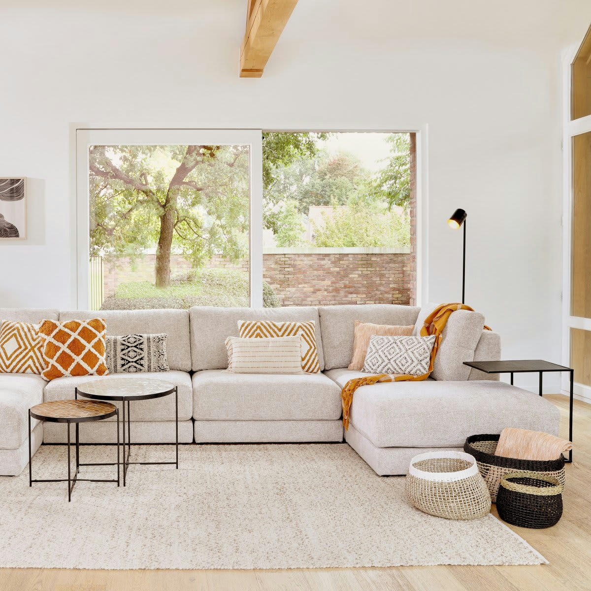 ELLEN - Table d'appoint moderne en métal noir