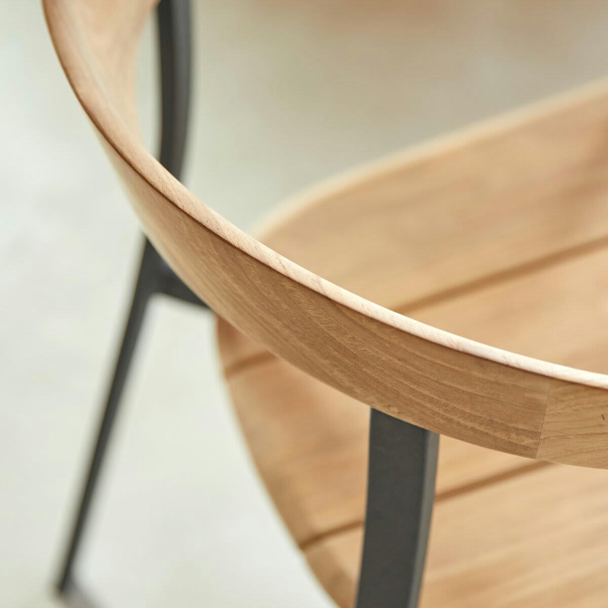 ARCO - Chaise en teck massif et aluminium