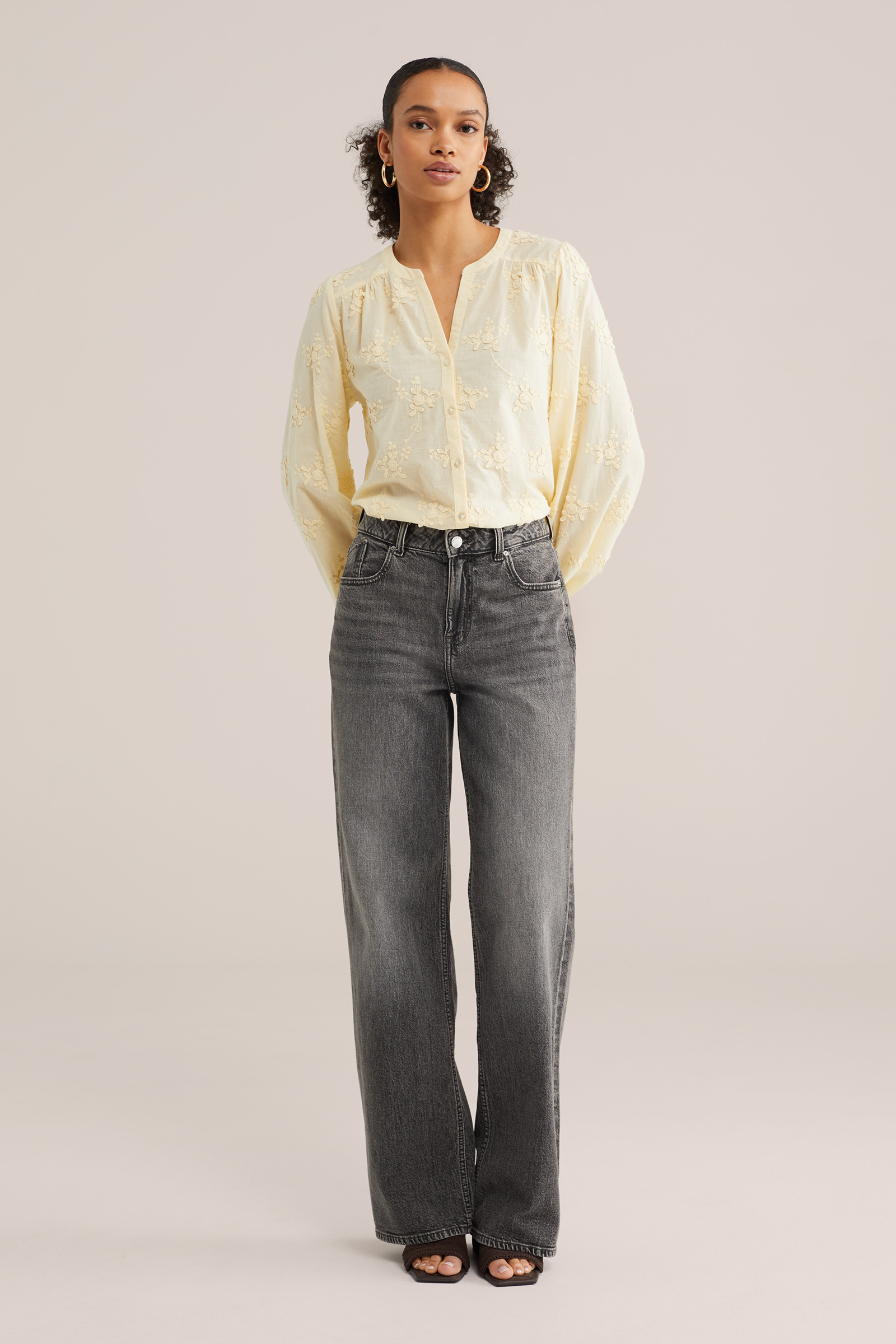 Dames blouse met embroideries