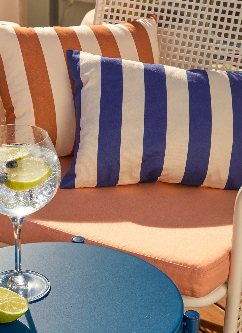 LOT DE 2 VERRES à GIN EN CRISTALLIN TRANSPARENT