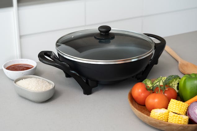 Large Electric Wok, Non-Stick, 5.4L Capacity, 240 C Max