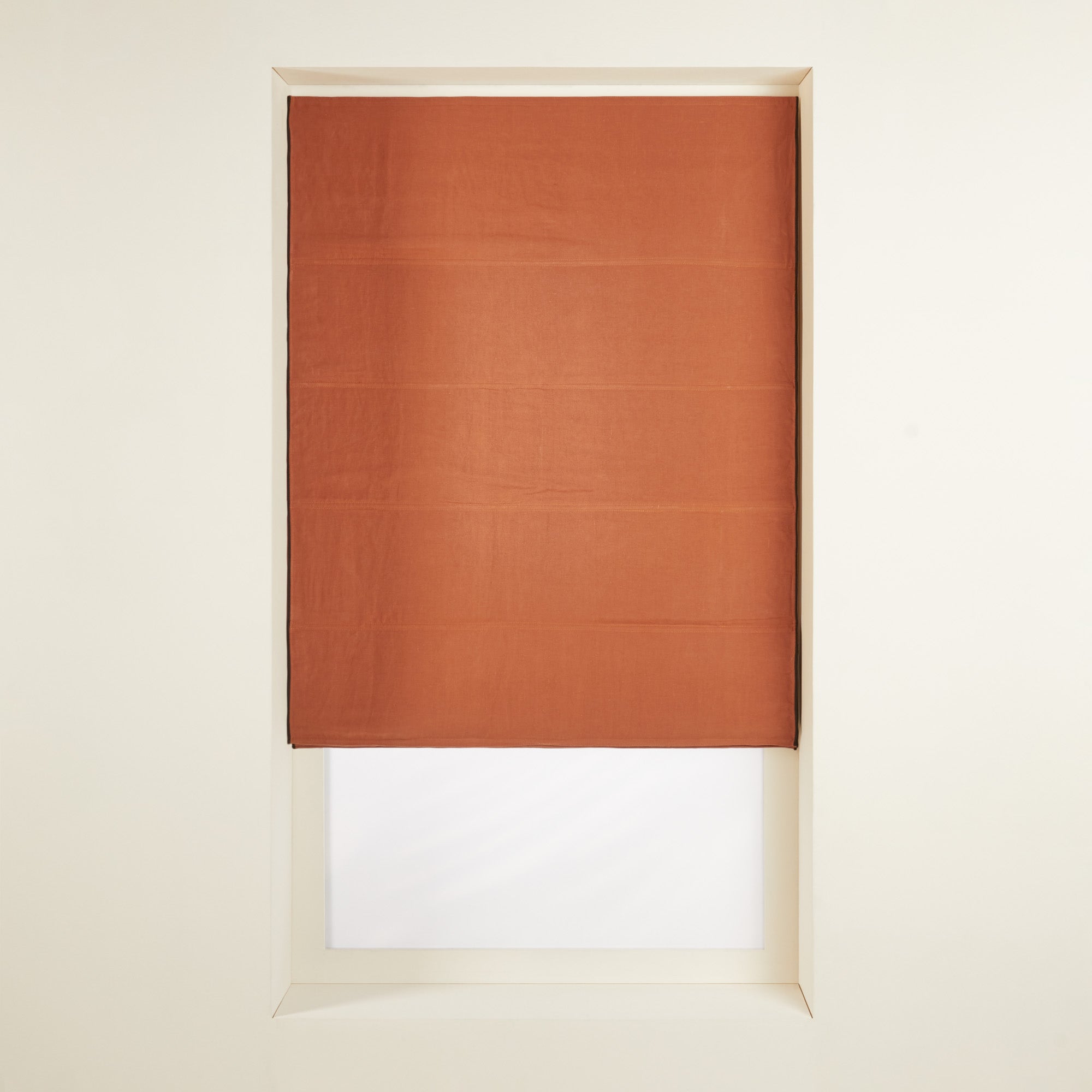 Madura Verduisteringsrolgordijn Carlina terracotta en zwarte hommel 45x220 cm