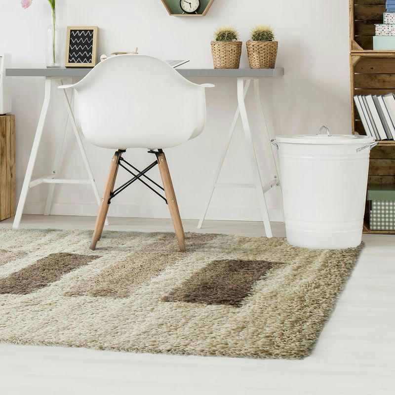 MAURANNE - Tapis à poils longs motifs rectangles beige 160x230