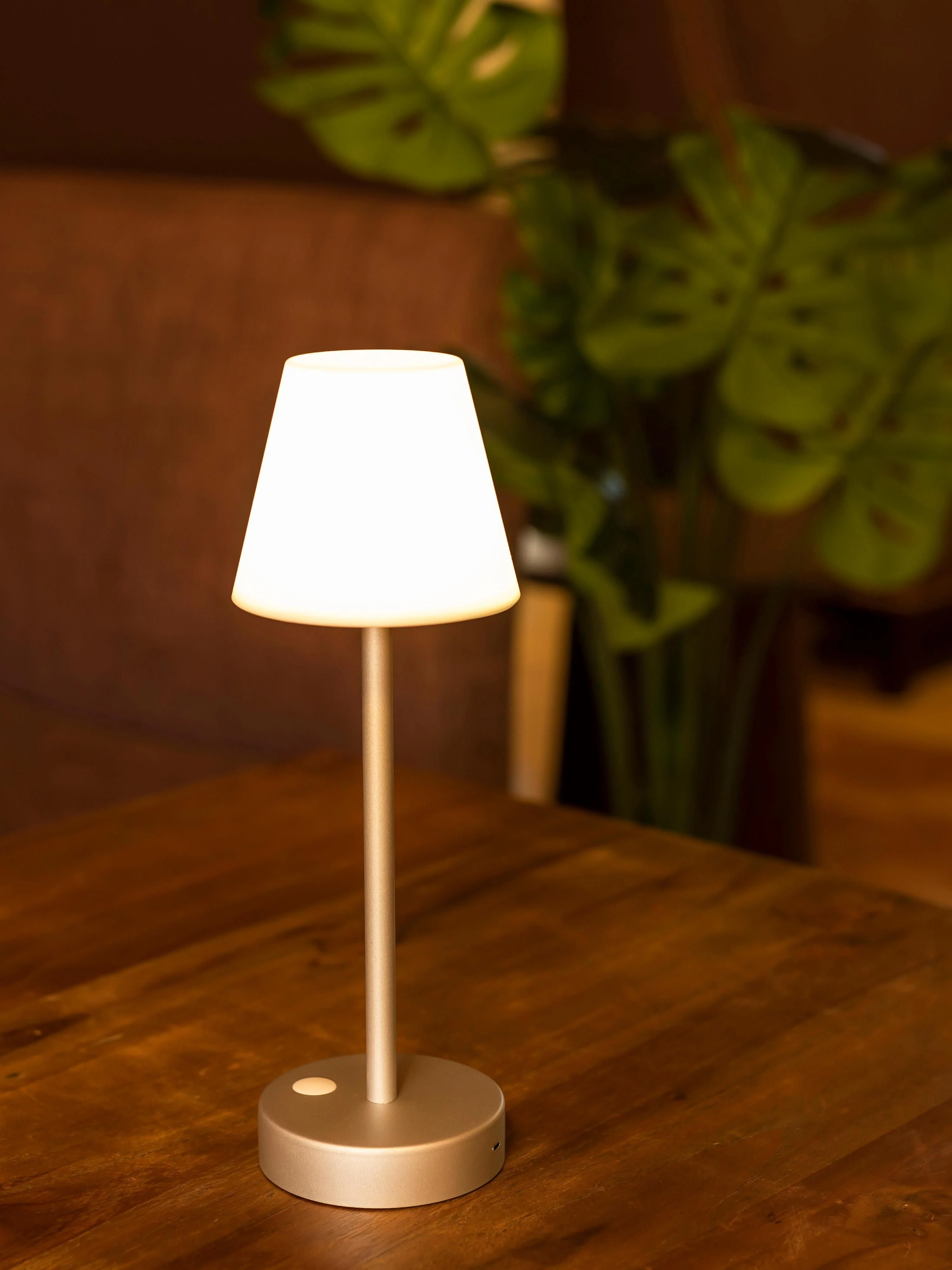 Mobile dimmbare LED-Außentischlampe Lola mit Touch-Funktion