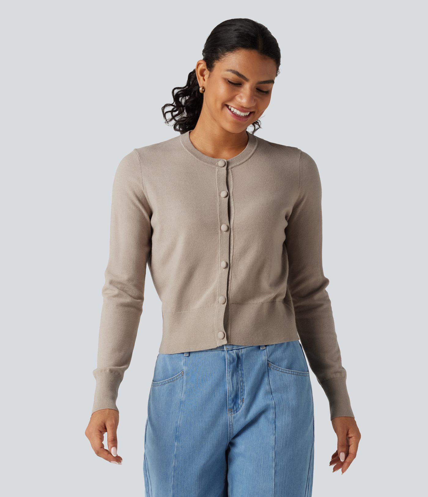 Cardigan de bureau à encolure arrondie, manches longues et boutons devant