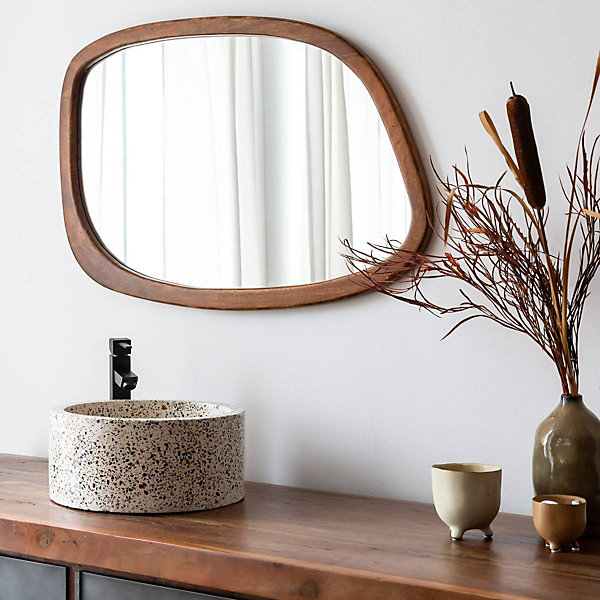 Miroir abstrait en bois de manguier foncé Marley