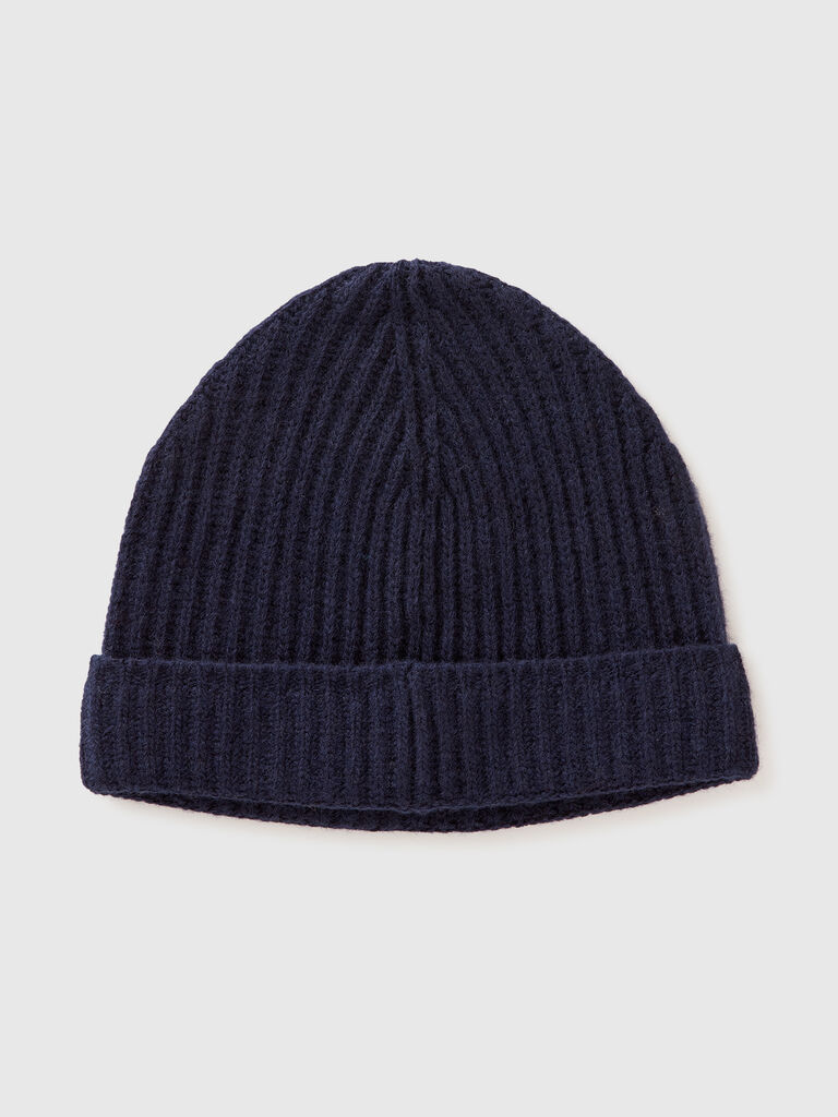Hat in pure virgin wool