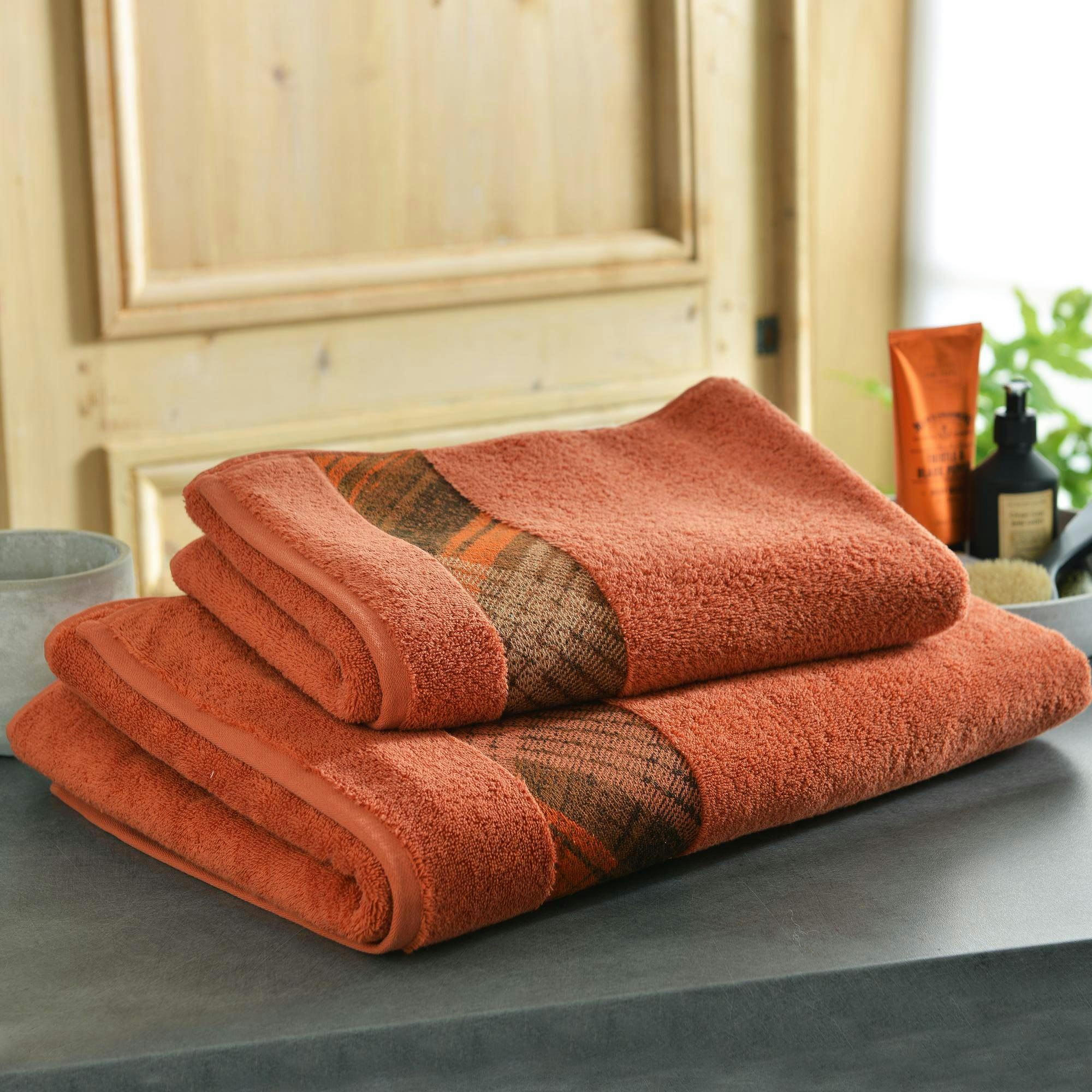 AUDRI - Serviette de toilette 50x100 rouge brique en coton 500 g/m²