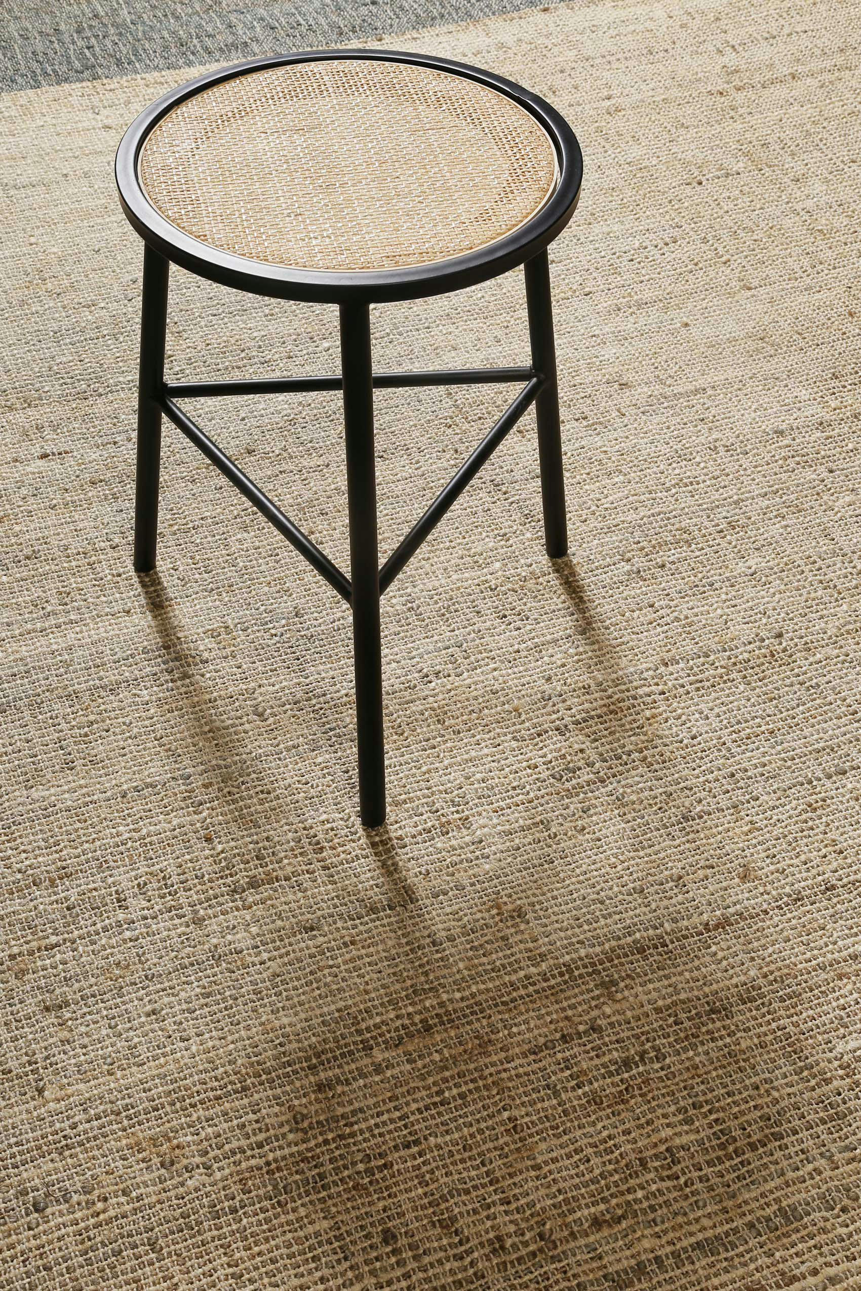 VIKTOR - Tapis plat tissé main à franges rayé anthracite et beige sable 80x150