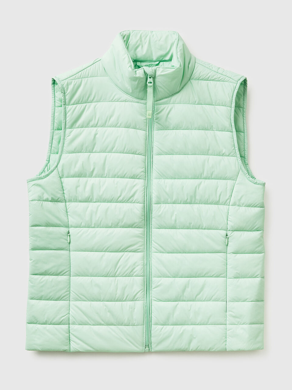 Sleeveless slim fit padded jacket