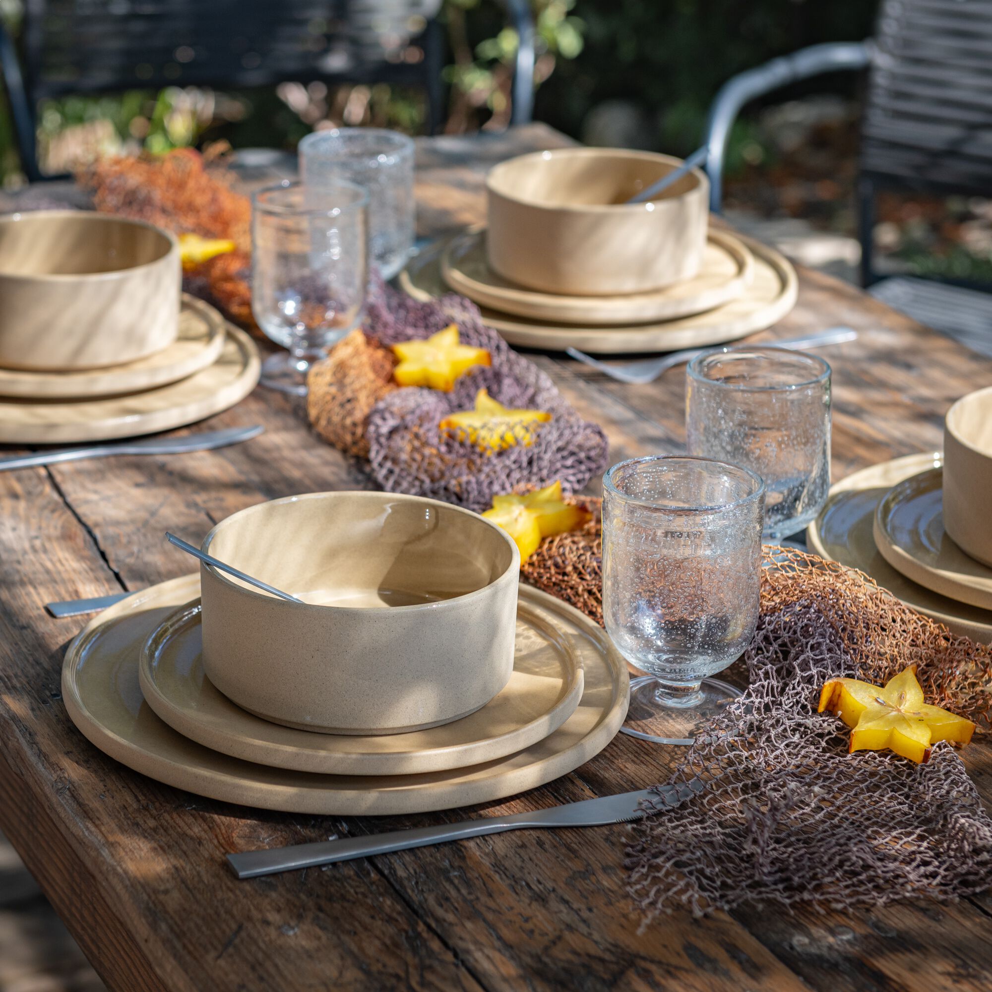 SUGITON - Assiette plate mouchetée en grès D26,1cm - beige