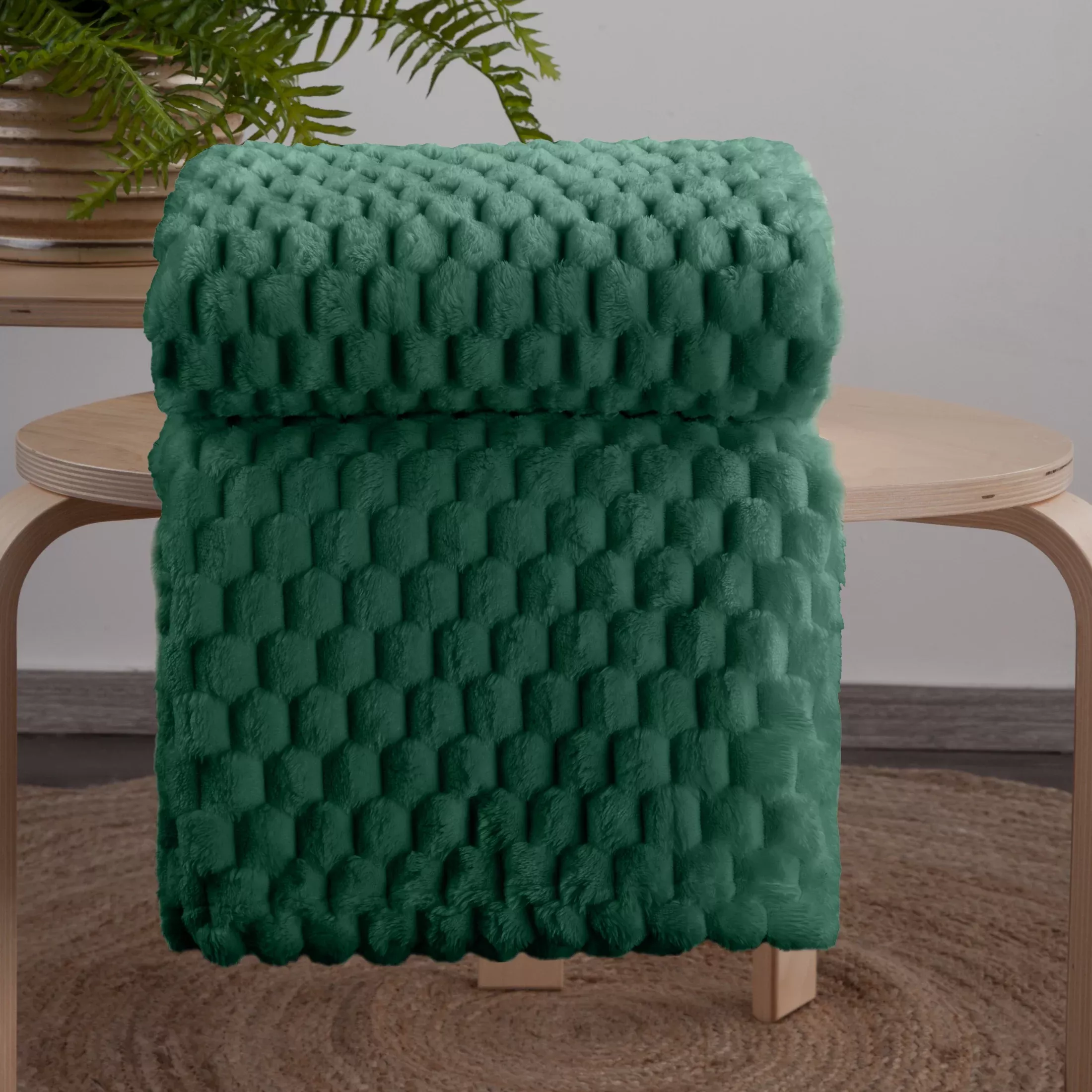 Koc 200x220 cm ciemnozielony bardzo miękki w dotyku z wytłaczanym wzorem 3D CINDY 6 Design 91