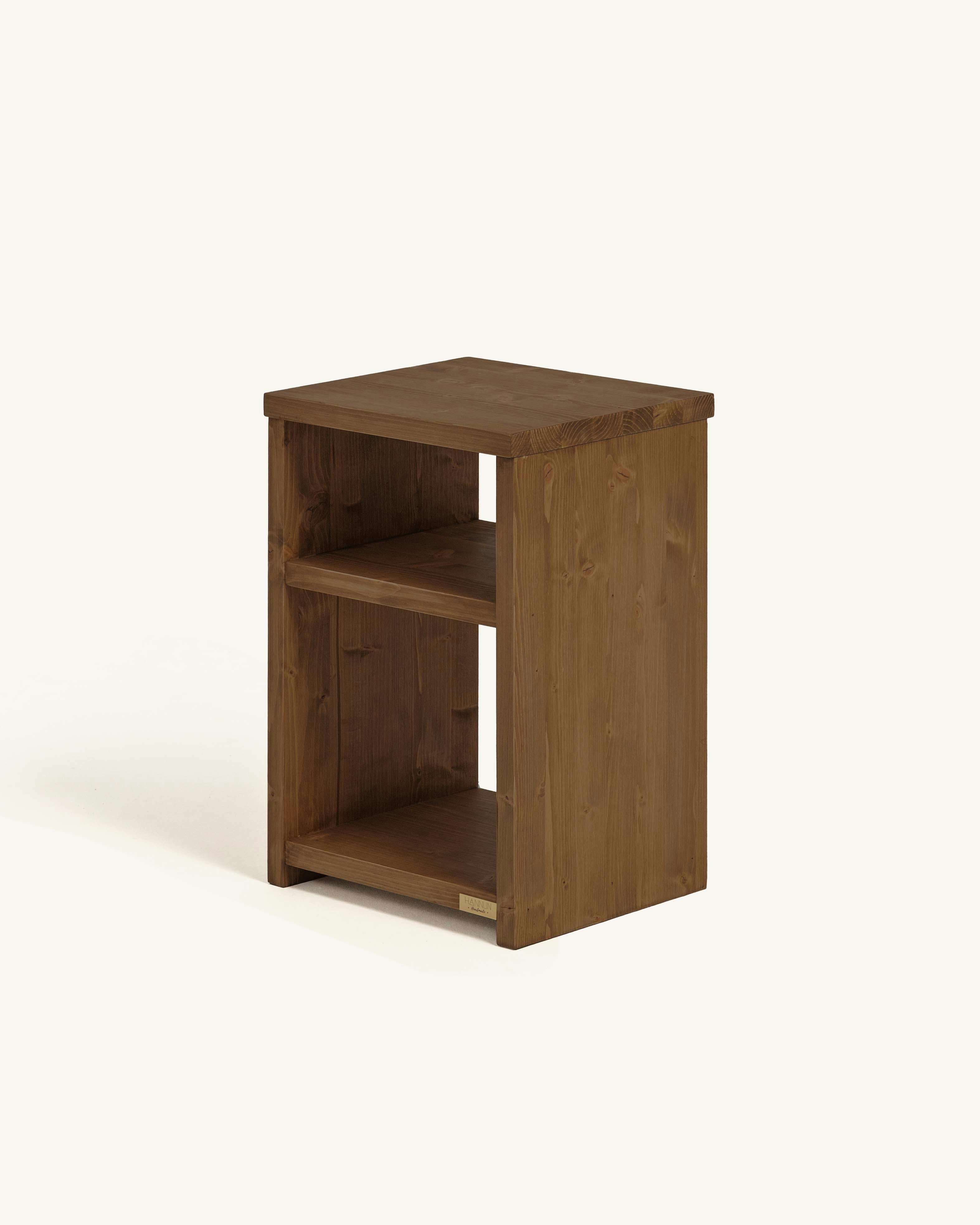 VERANIA - Table de chevet en bois d'épicéa de couleur marron