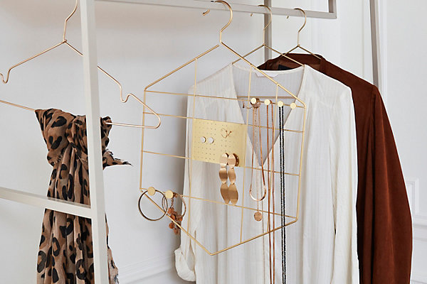 Cintre porte-bijoux et accessoires en métal Box &Beyond doré