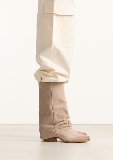Beige suède laarzen met flap