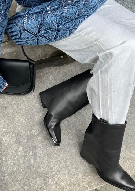 Zwarte leren western enkellaarsjes met flap