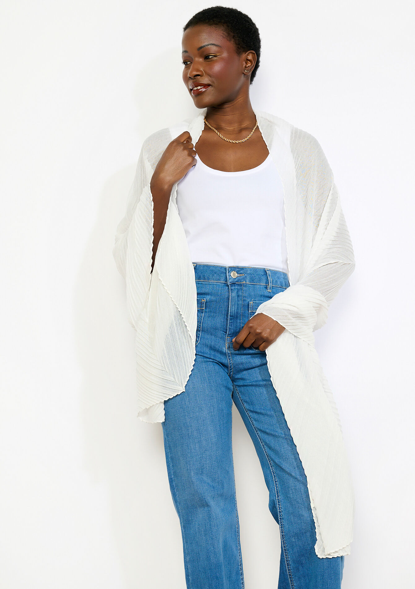 Pliss&eacute; sjaal met glansdraad