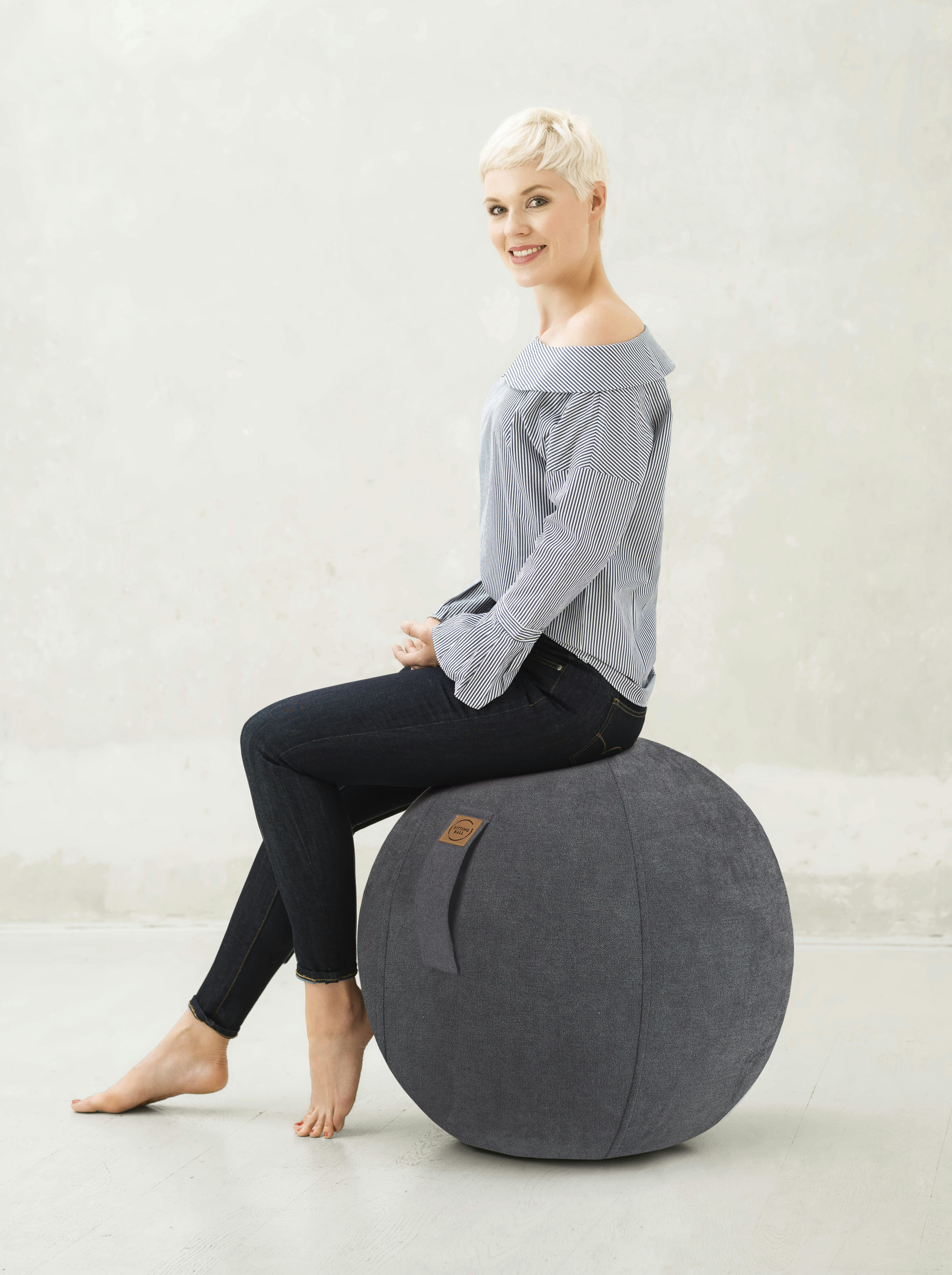 ALFA - Balle d'assise design en suédine anthracite avec poignée D65