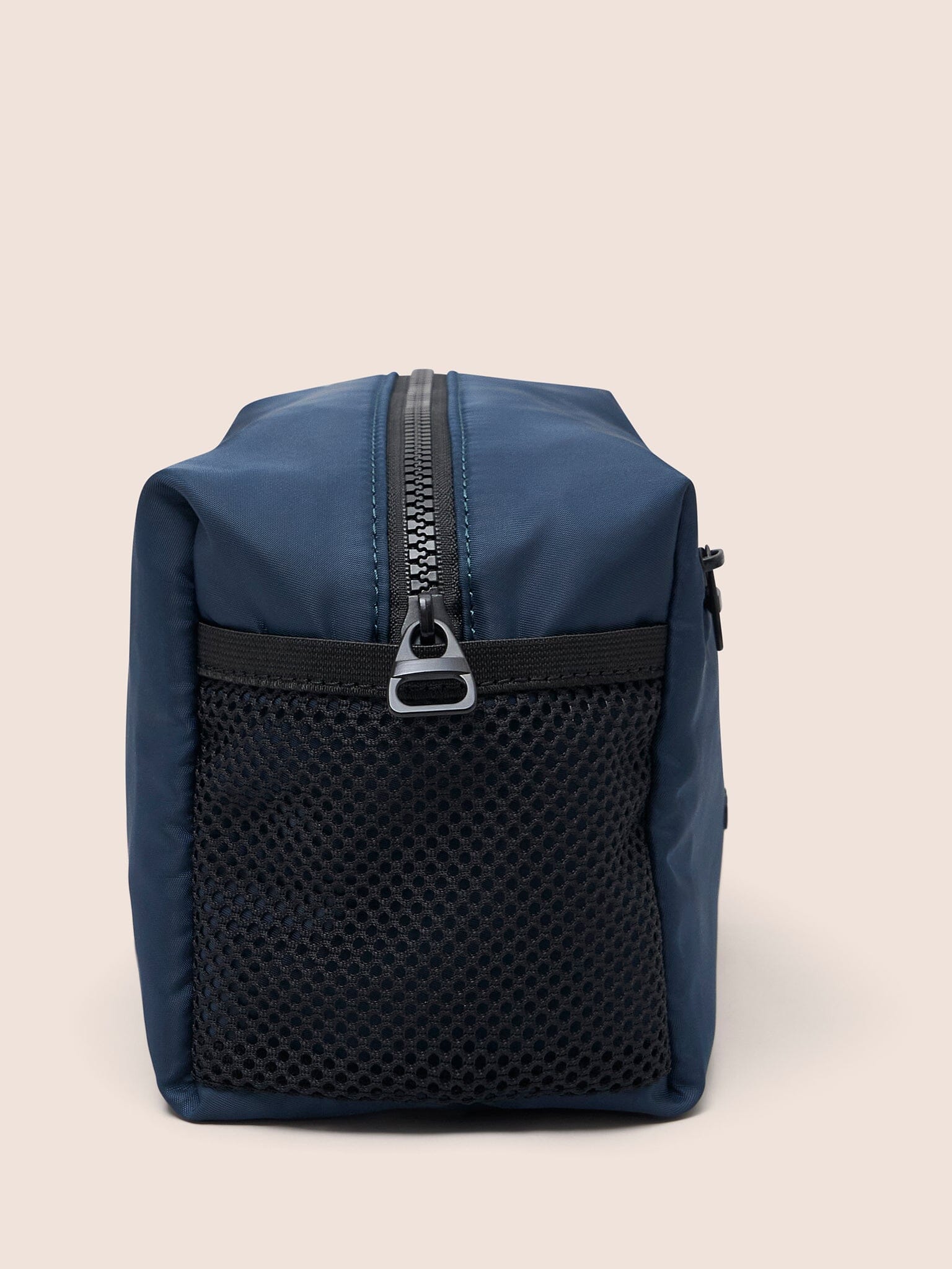 Snowdon Recycled Fabric Travel Washbag in Teal