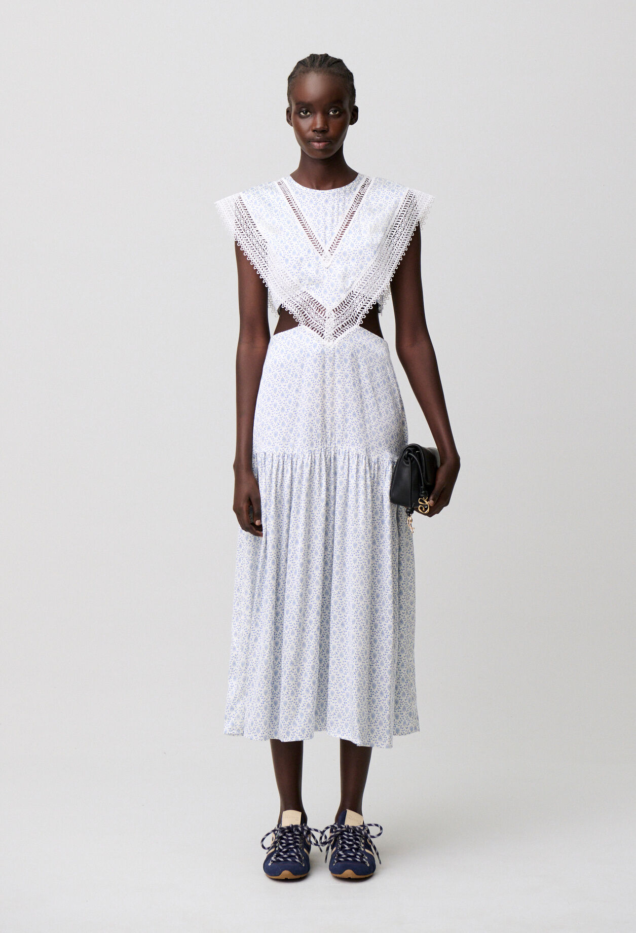Robe longue satinée dentelle