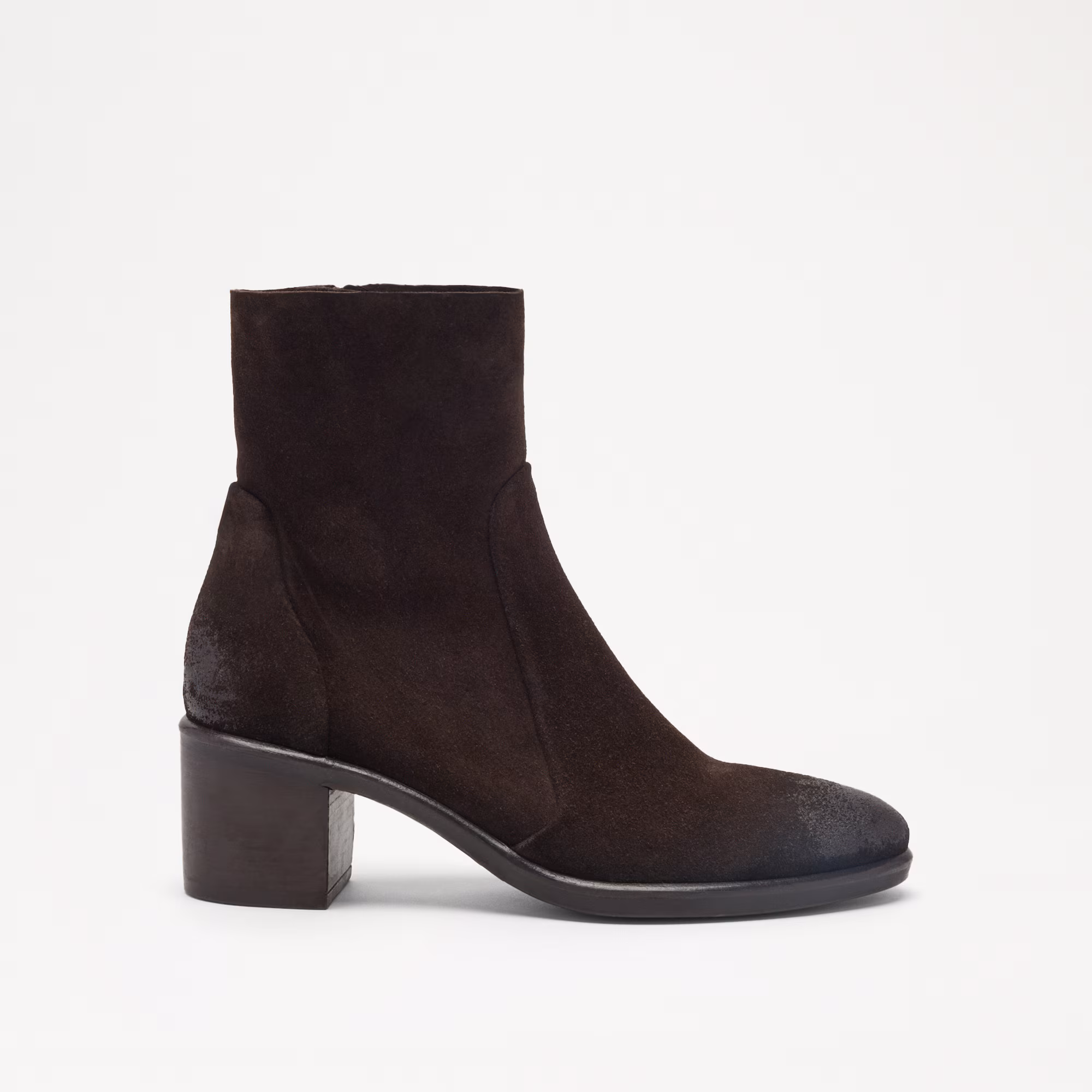 Kicking<br>Slim Ankle Boot