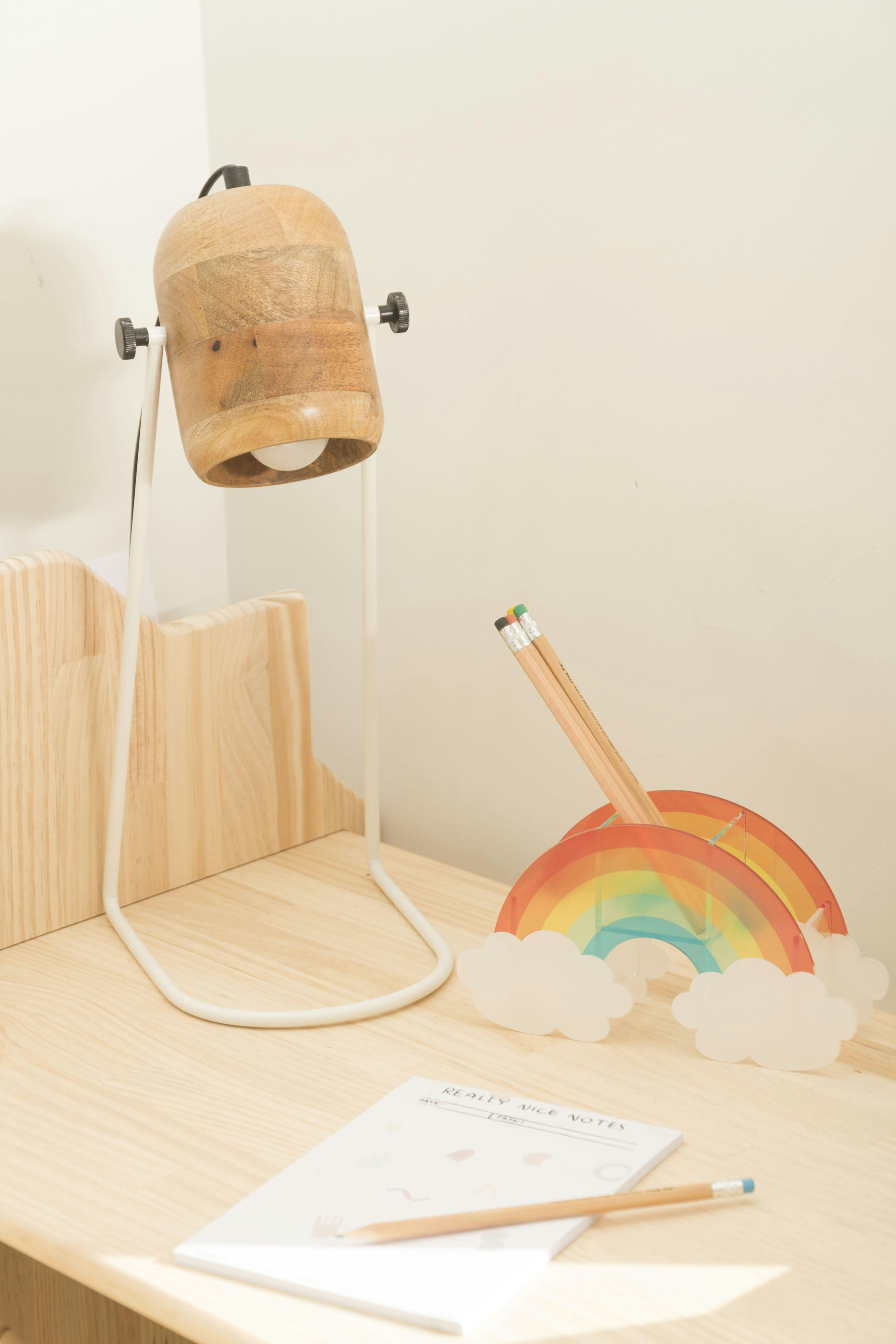 PENCIL HOLDER - Porte Crayons méthacrylate forme d'arc en ciel multicolore enfant