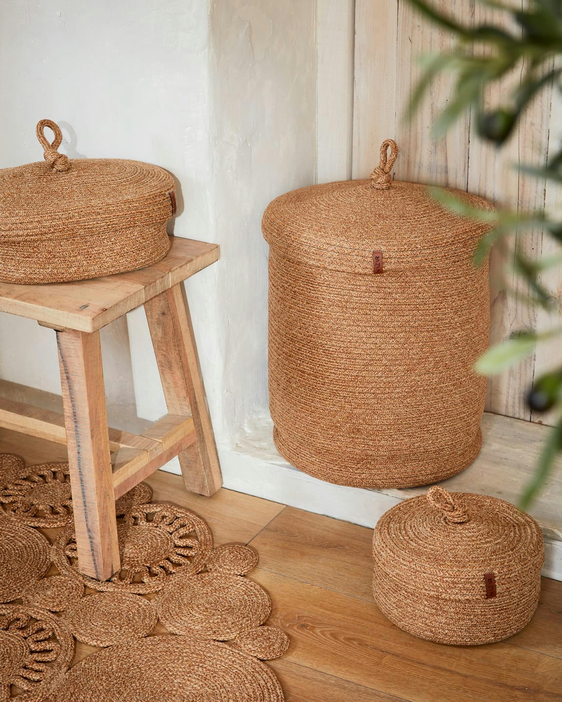 CALI - Panier uni aspect jute fait main beige - 20x34