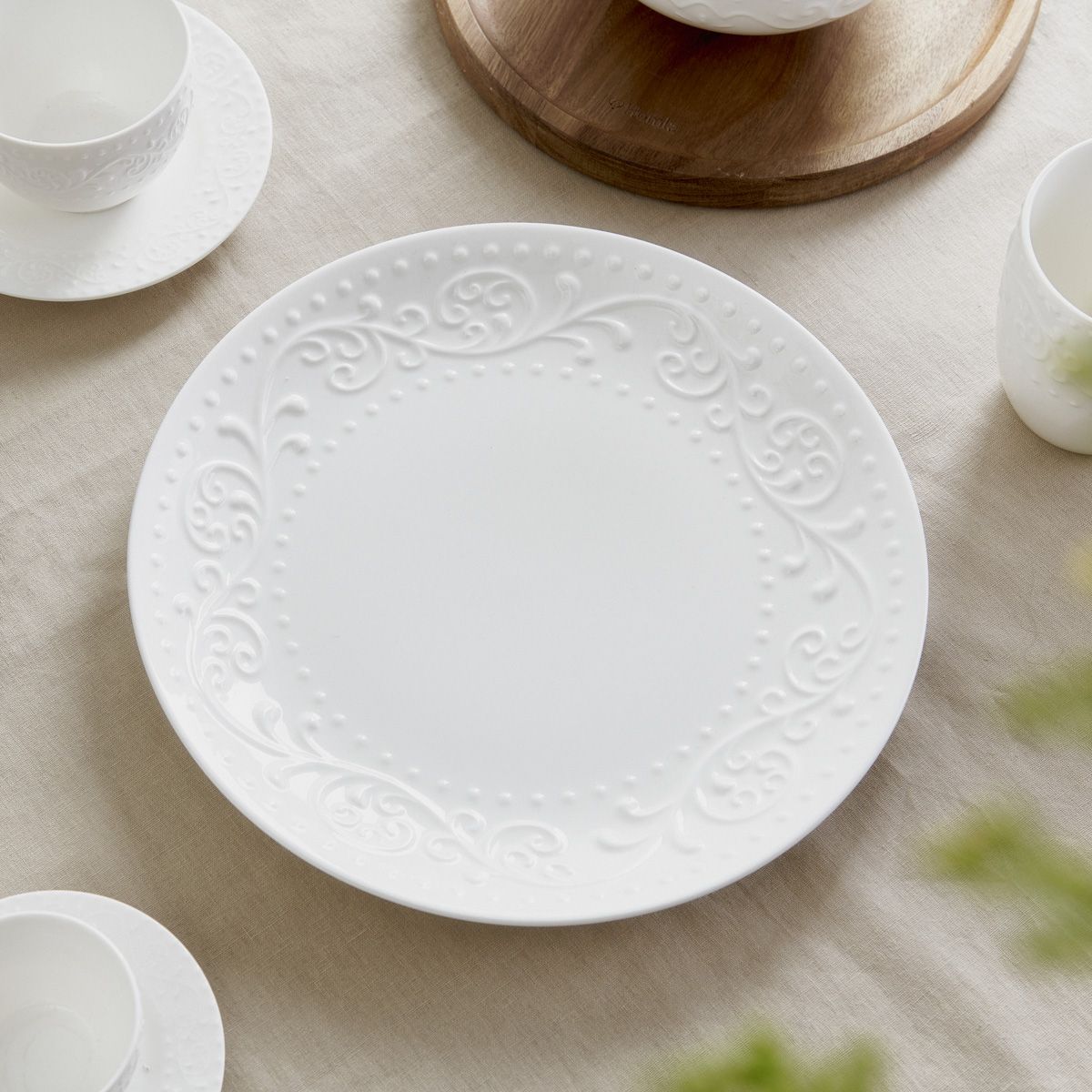 Talerz SYLIA obiadowy biały z ornamentem 27 cm