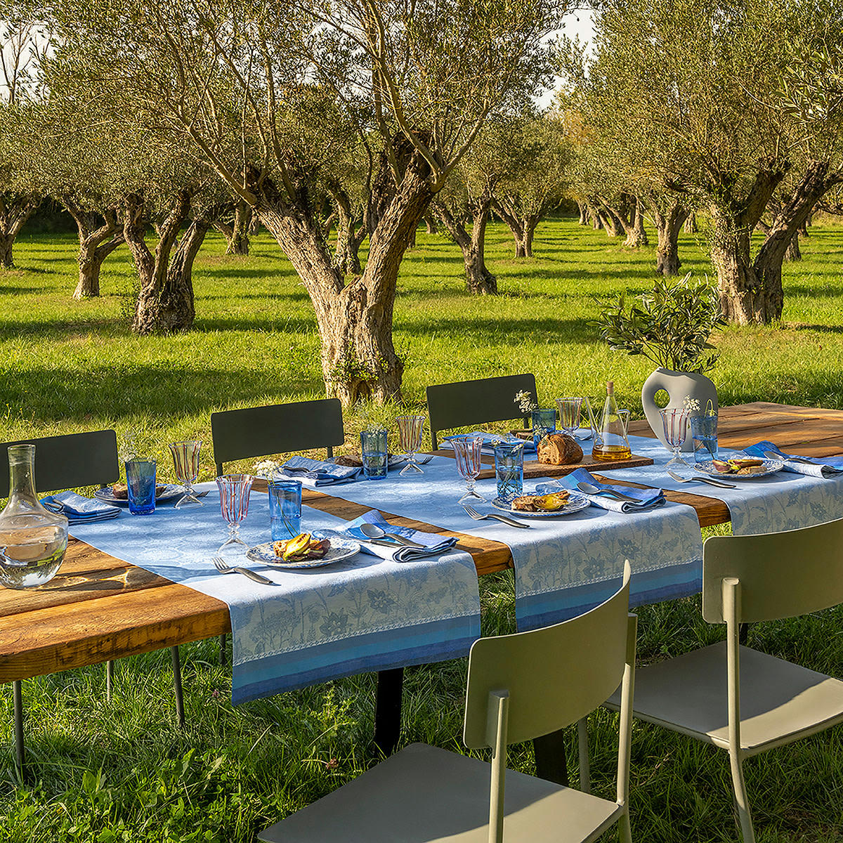 INSTANT BUCOLIQUE - Chemin de table en lin bleuet 50 x 150