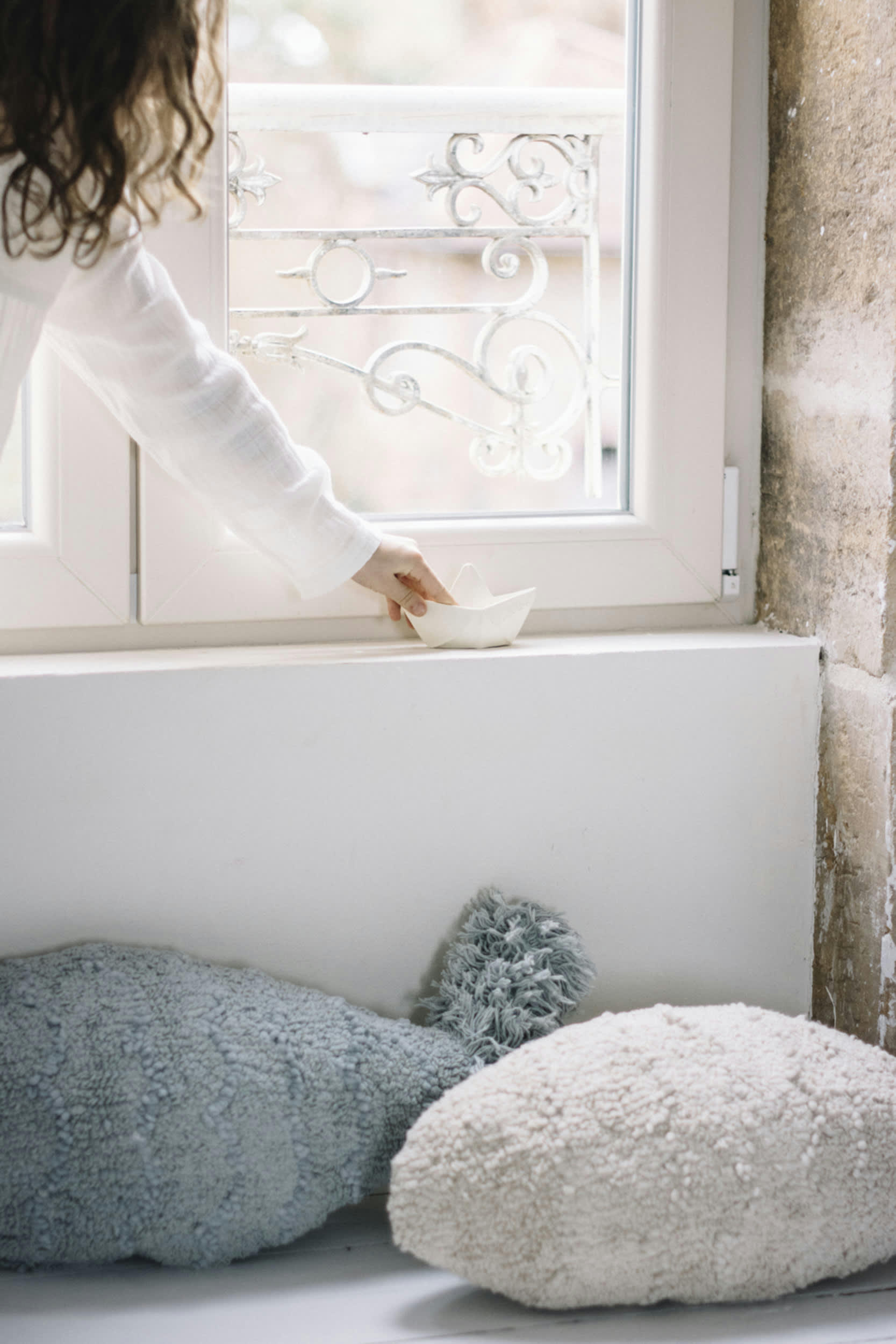 THE SEA - Coussin poisson en coton blanc 60x27