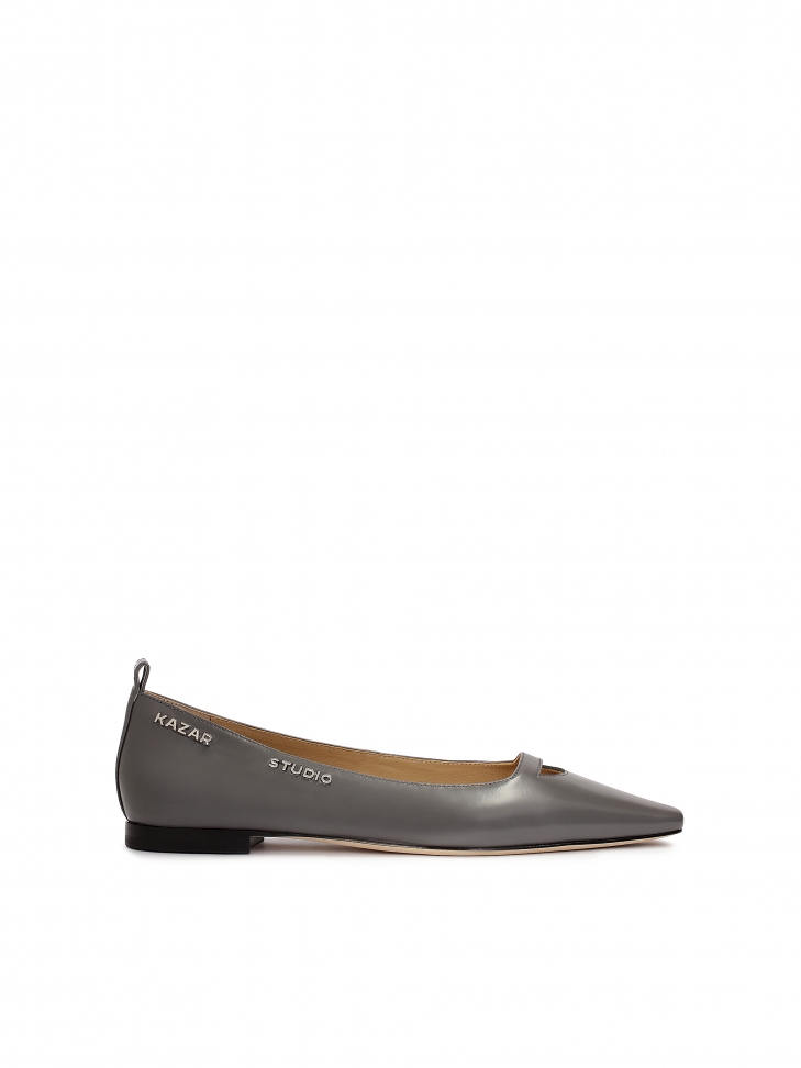 Grey flat sole pumps with cut-out upper
