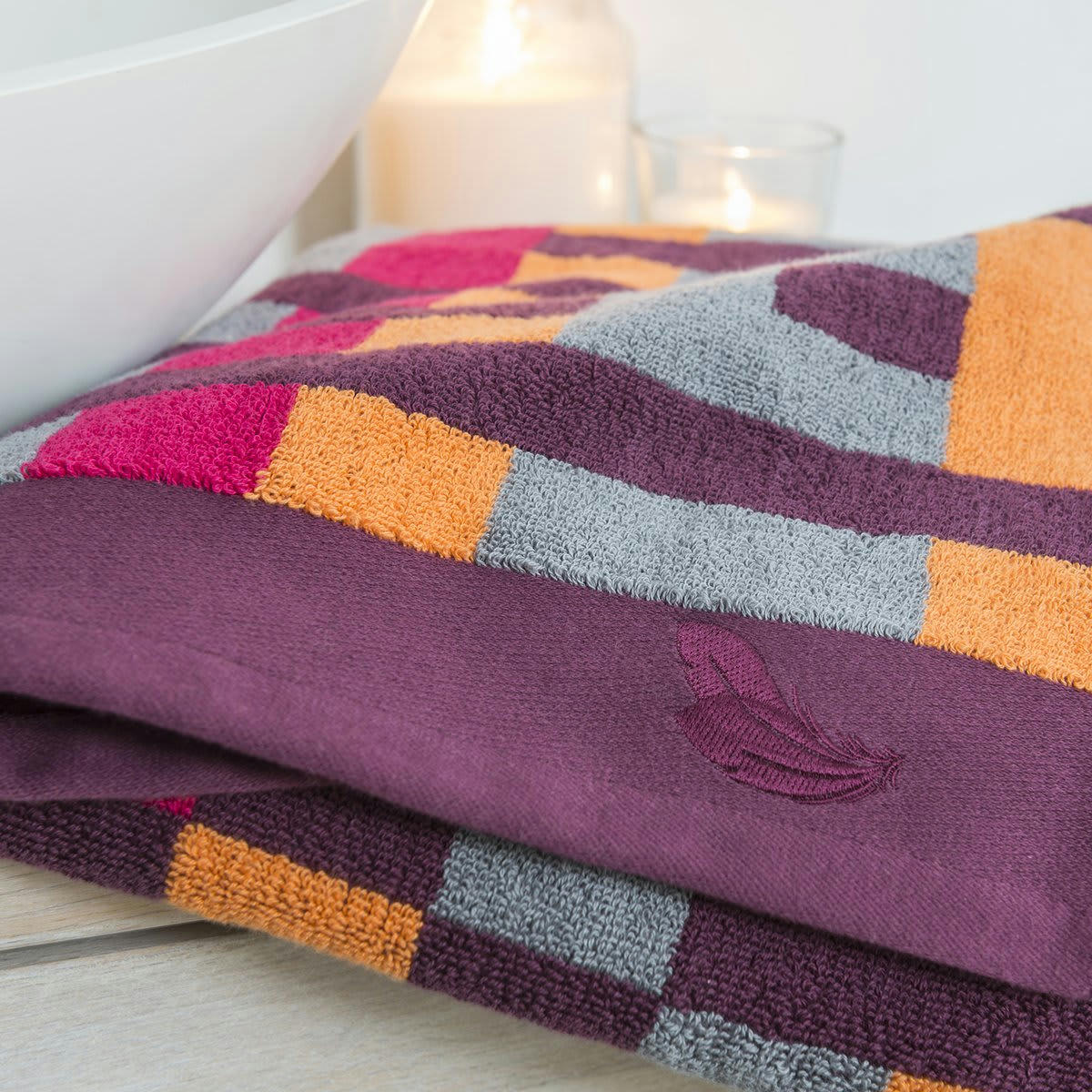 ALEGRIA - Serviette coton violet imprimé 50x100 cm