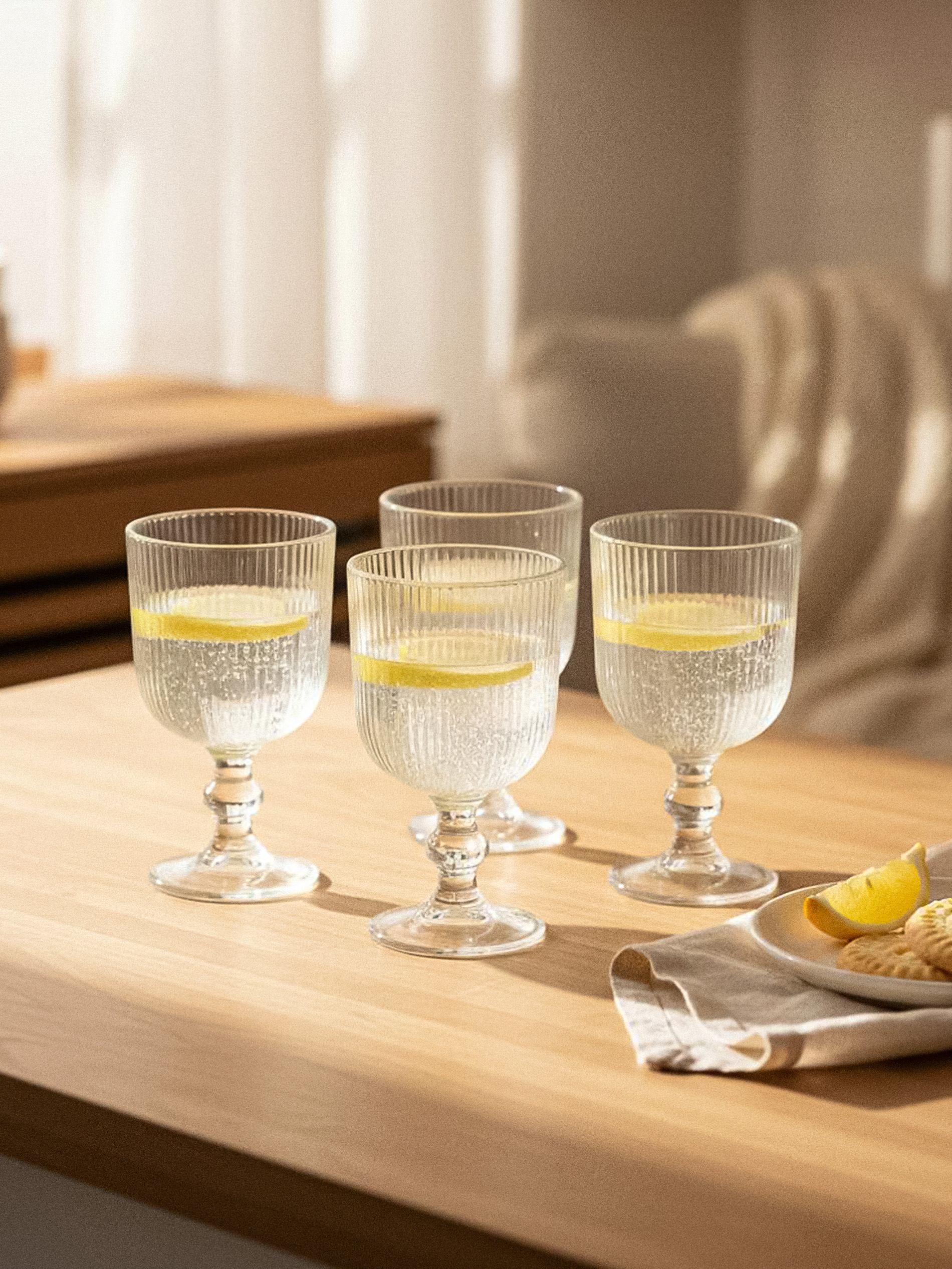 Ryflowane szklanki na nóżce 4 pack