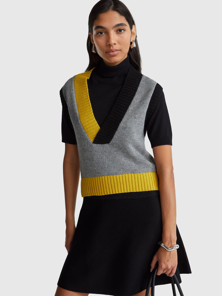 Color block knit vest