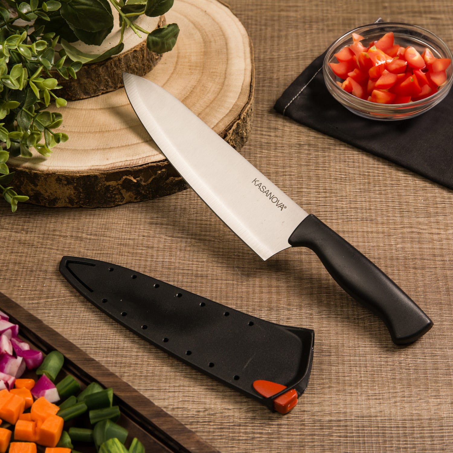 Coltello con coprilama autoaffilante