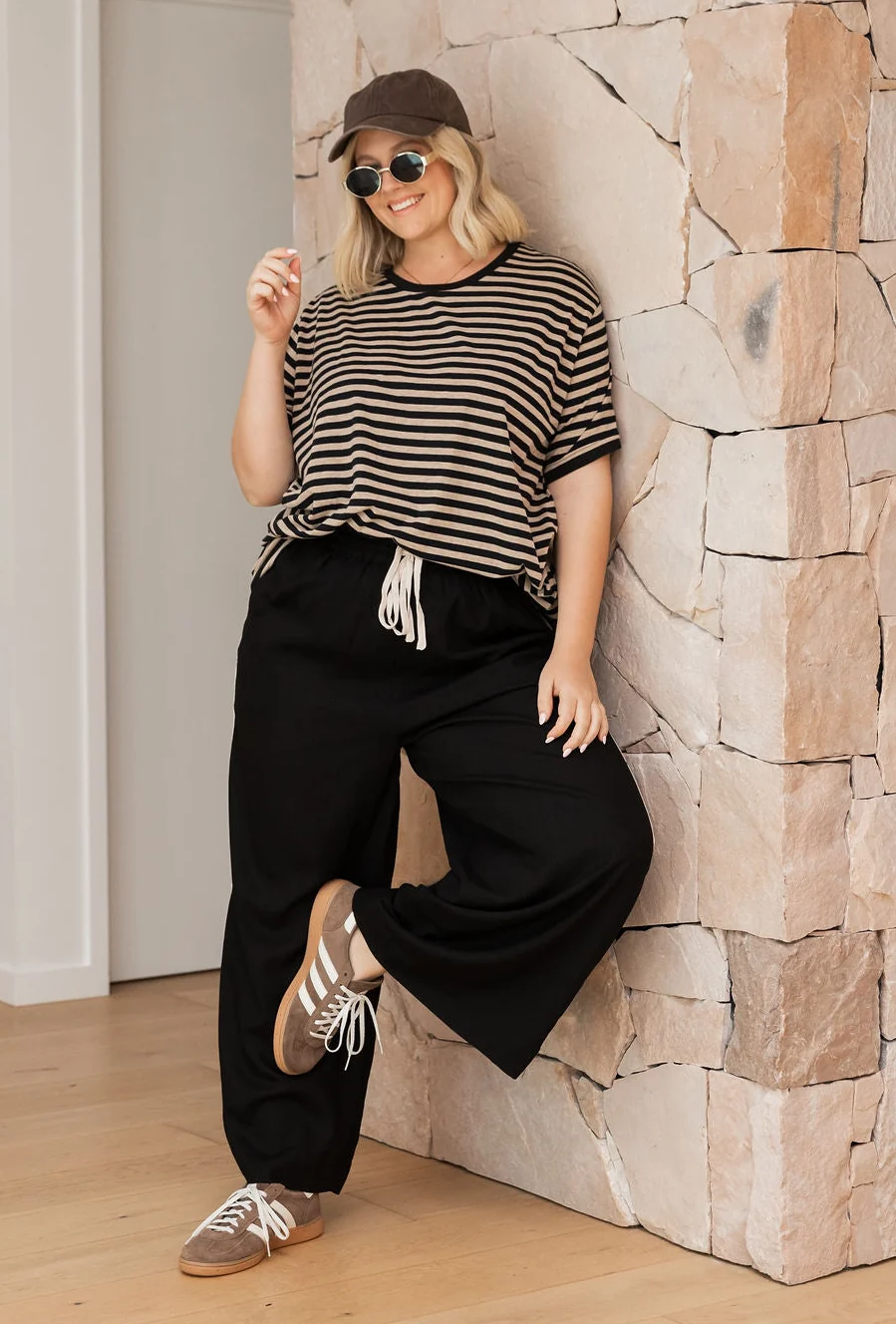 Side Stripe Linen Blend Pants in Black/Cream