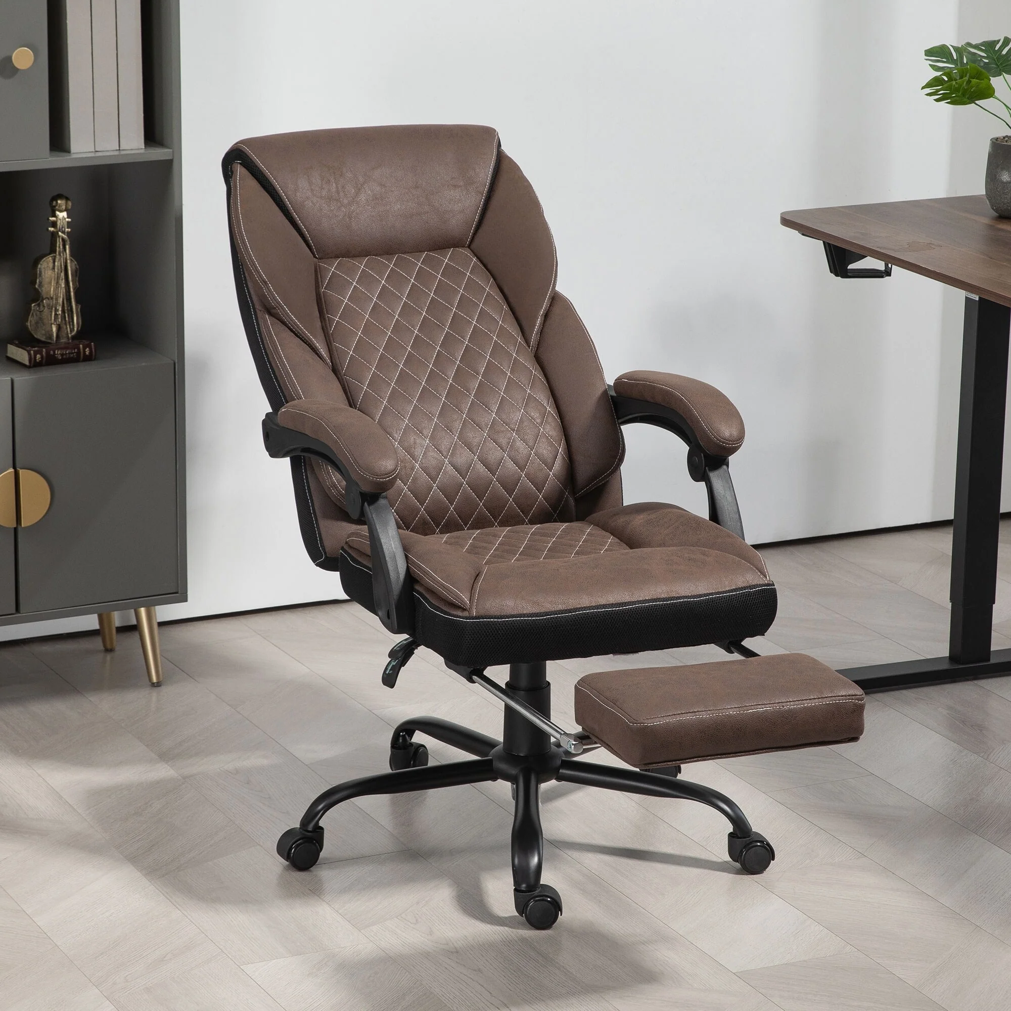Comfortable Ergonomic Office Chair with Adjustable Features and Modern Design