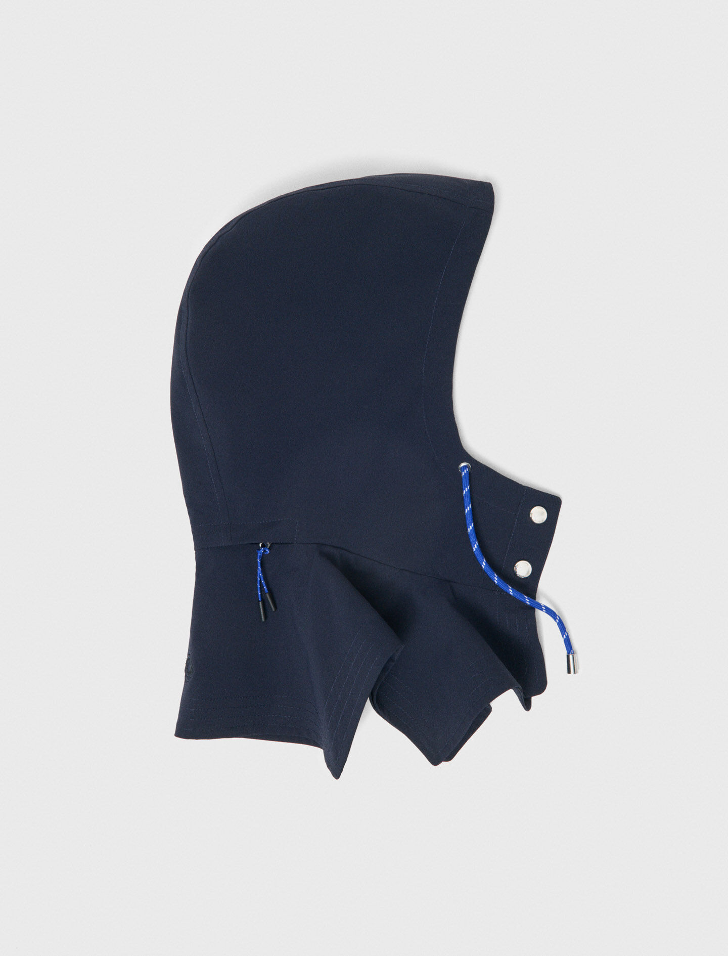 Capuche imperméable avec cordons