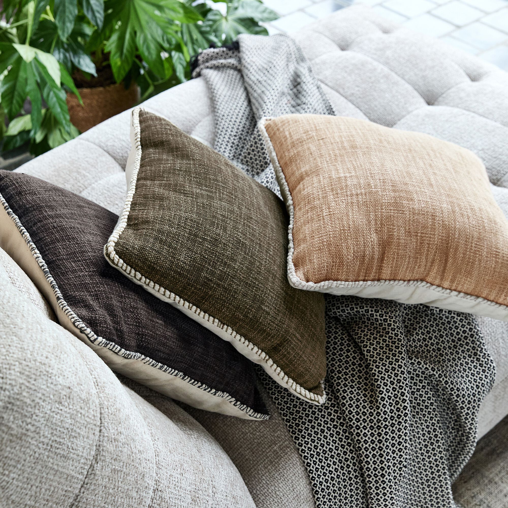 ADAMA - Coussin finition passepoil en coton 45x45cm - gris