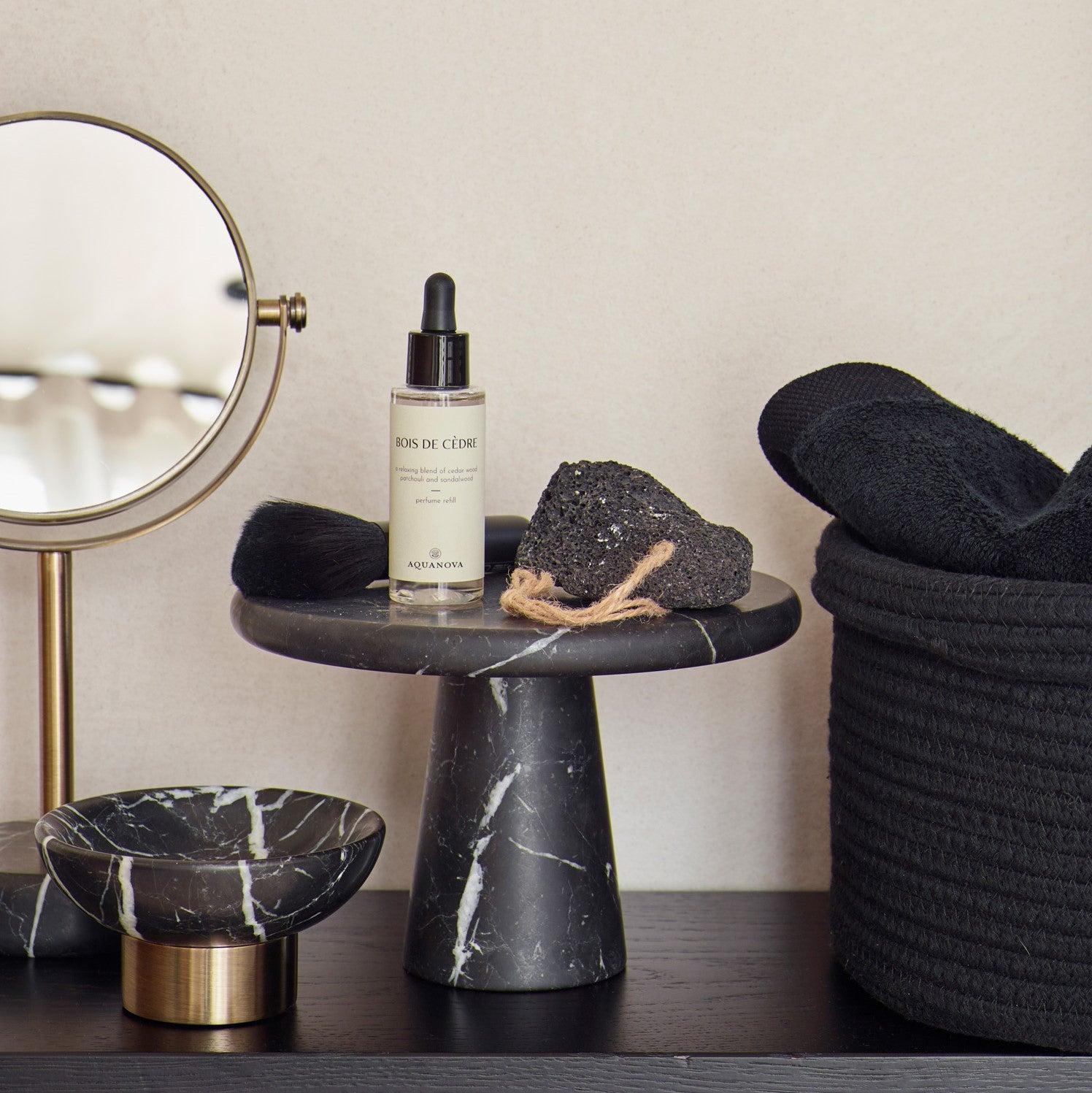 Aquanova Nero Schaal op Voet - Zwart