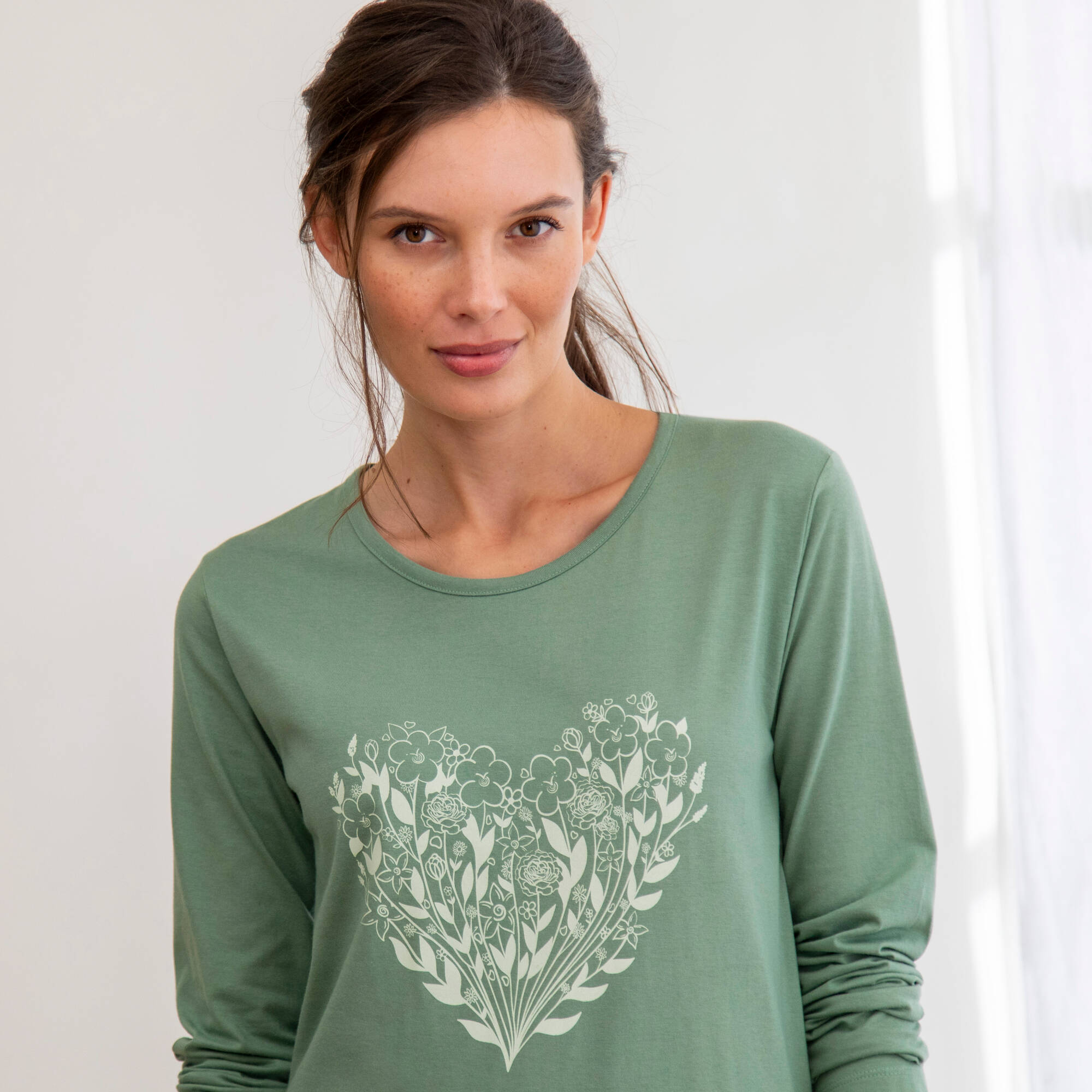 Chemise de nuit longue manches longues imprimé coeur floral