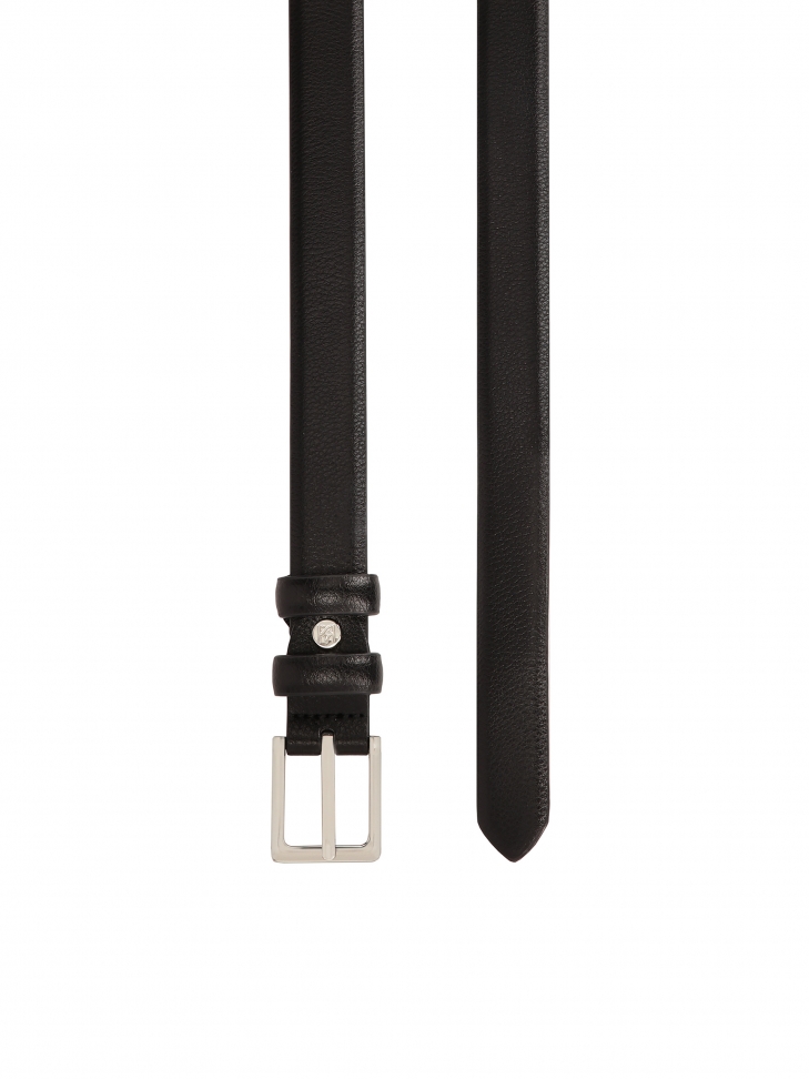 Long belt with a strikingly tied end