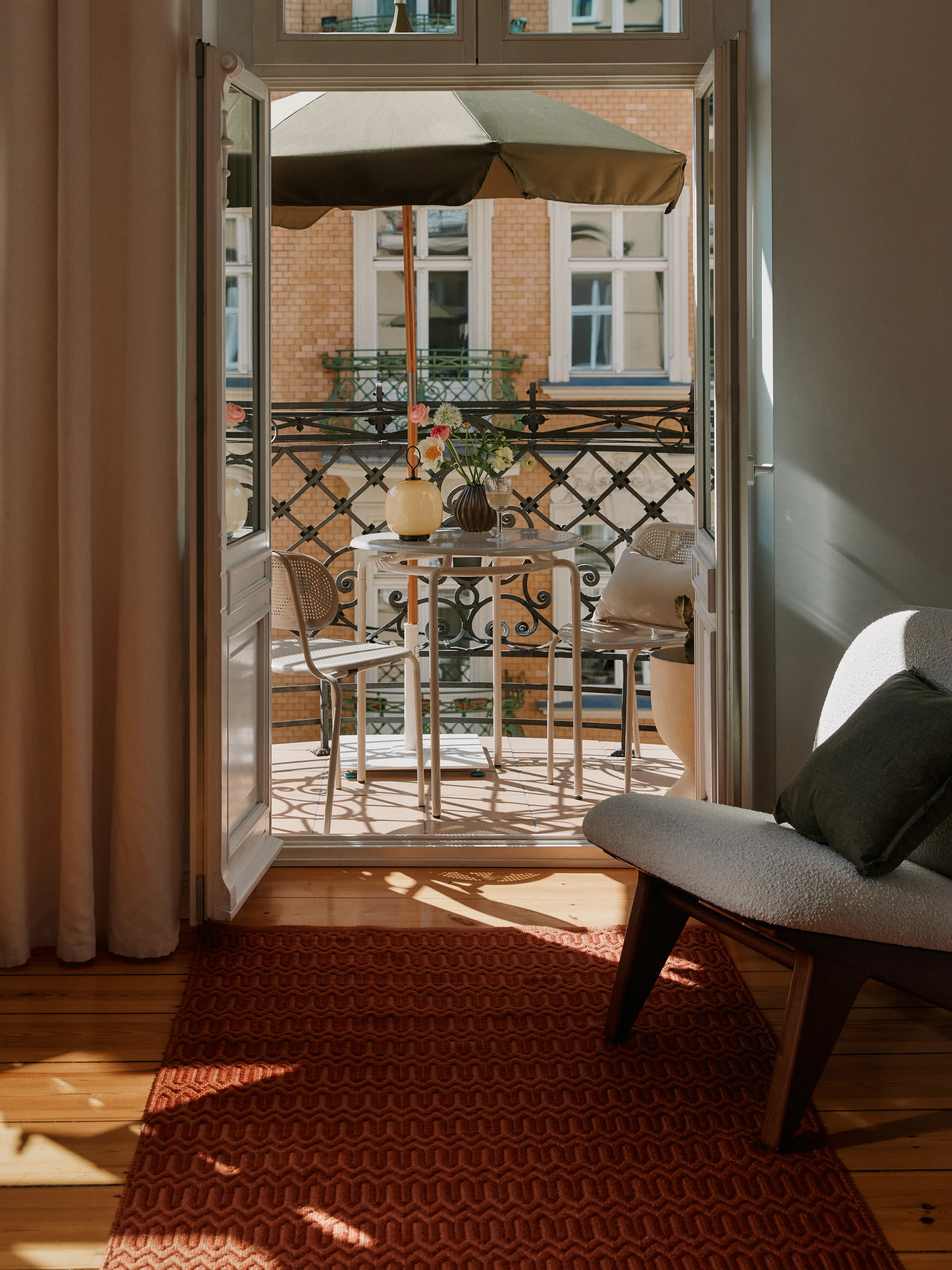 Handgewebter Outdoor-Teppich Rune mit geometrischem Muster