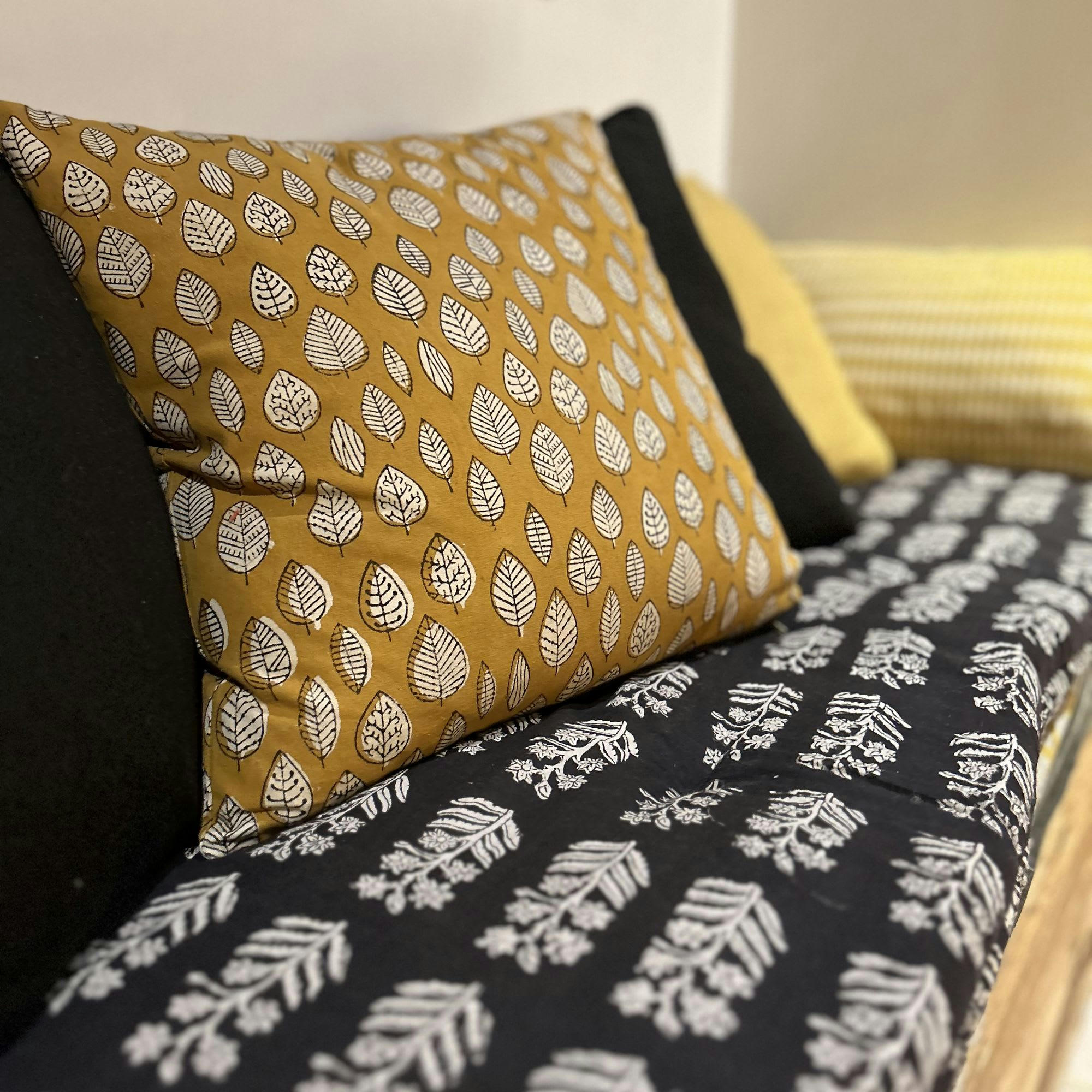 NILAM - Coussin en coton jaune 40cm